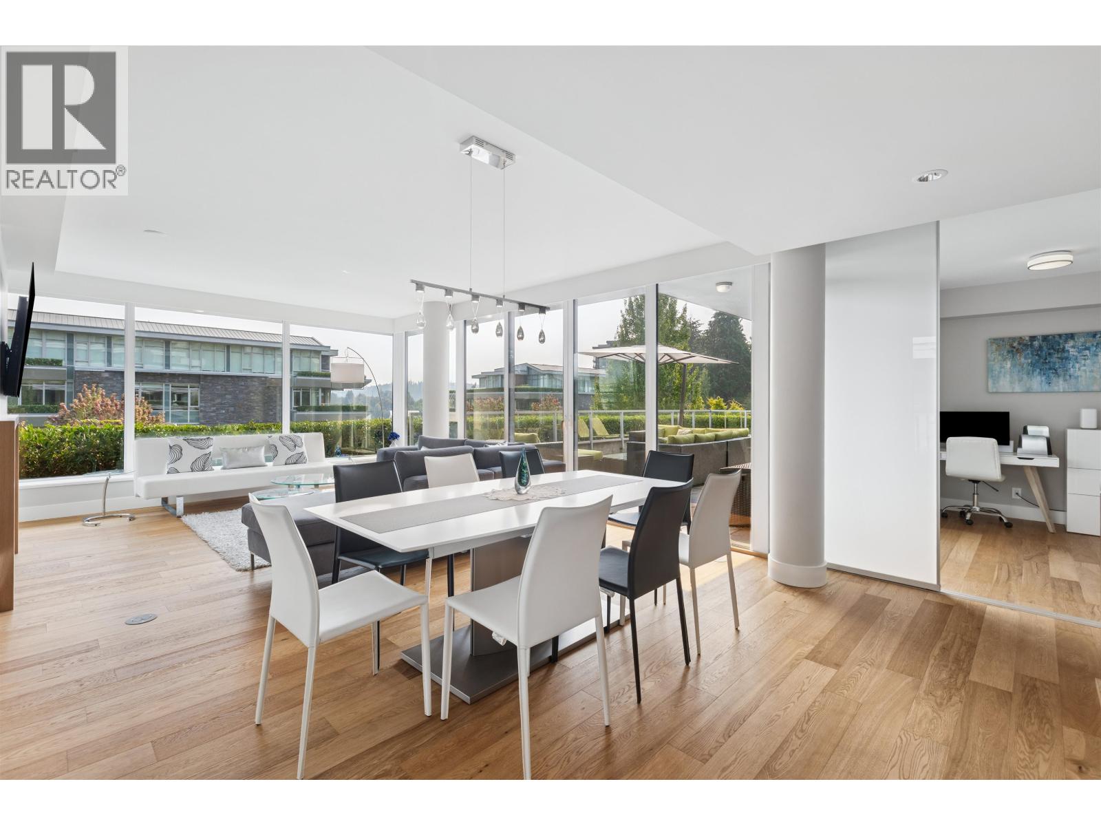 201 908 KEITH ROAD, West Vancouver