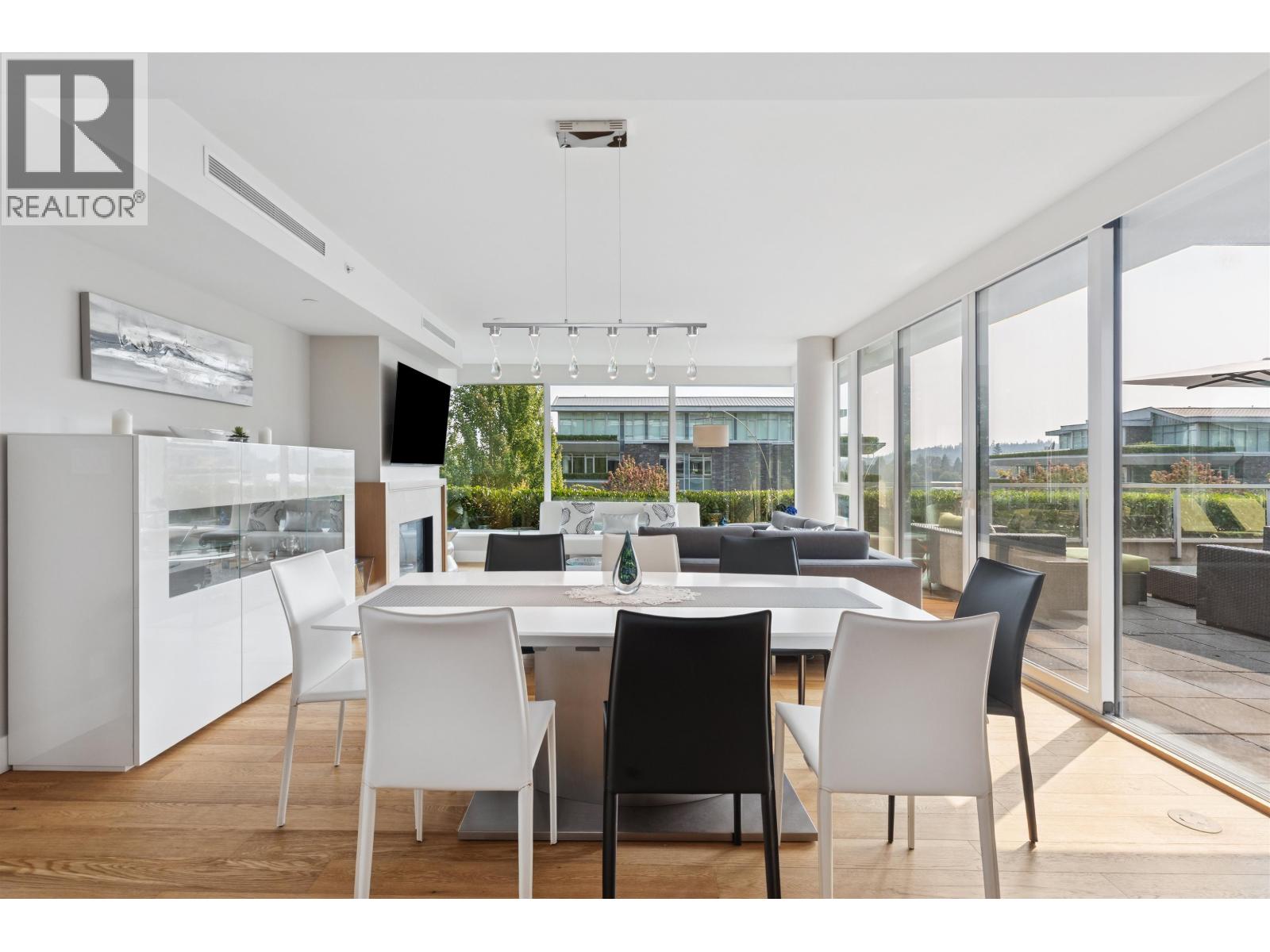201 908 KEITH ROAD, West Vancouver
