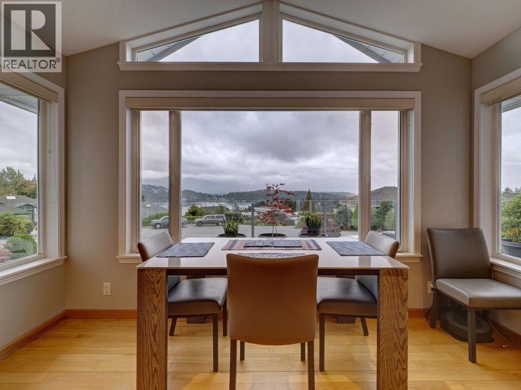 806 OCEANMOUNT BOULEVARD, Gibsons