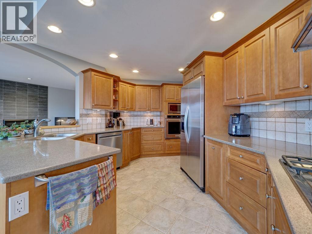 806 OCEANMOUNT BOULEVARD, Gibsons