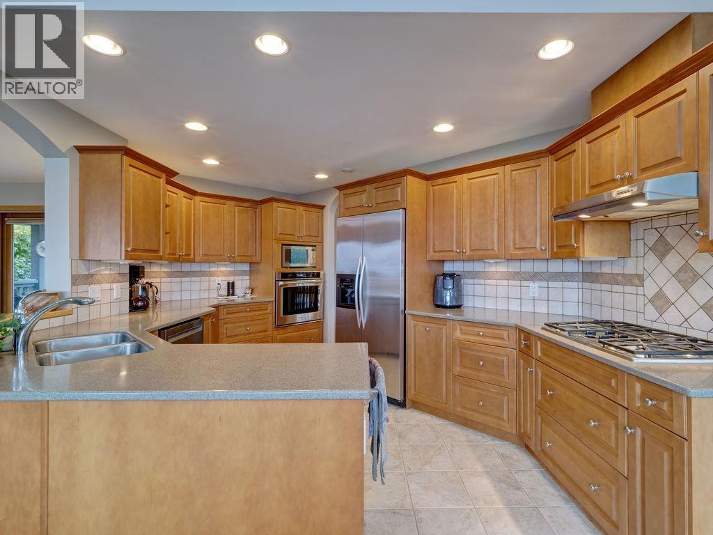 806 OCEANMOUNT BOULEVARD, Gibsons