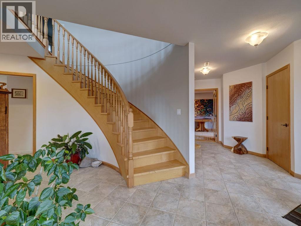 806 OCEANMOUNT BOULEVARD, Gibsons