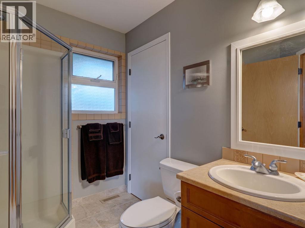 806 OCEANMOUNT BOULEVARD, Gibsons