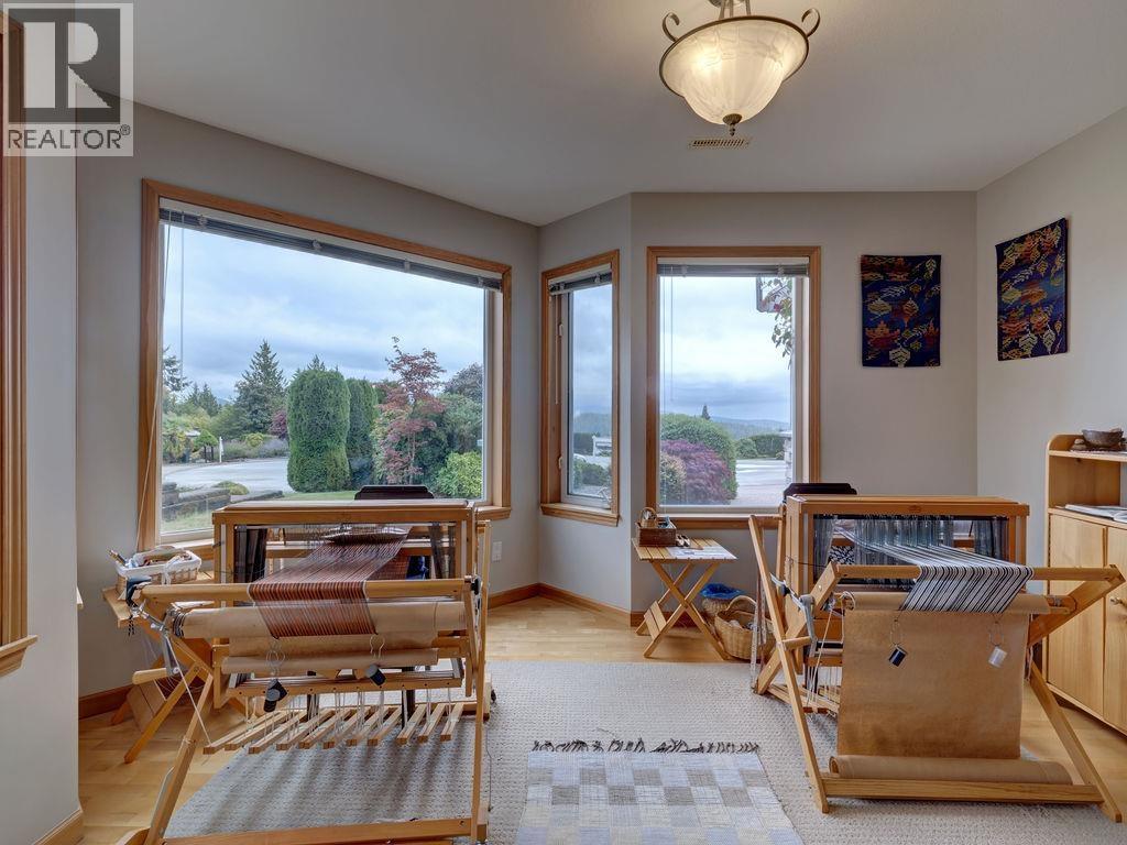 806 OCEANMOUNT BOULEVARD, Gibsons