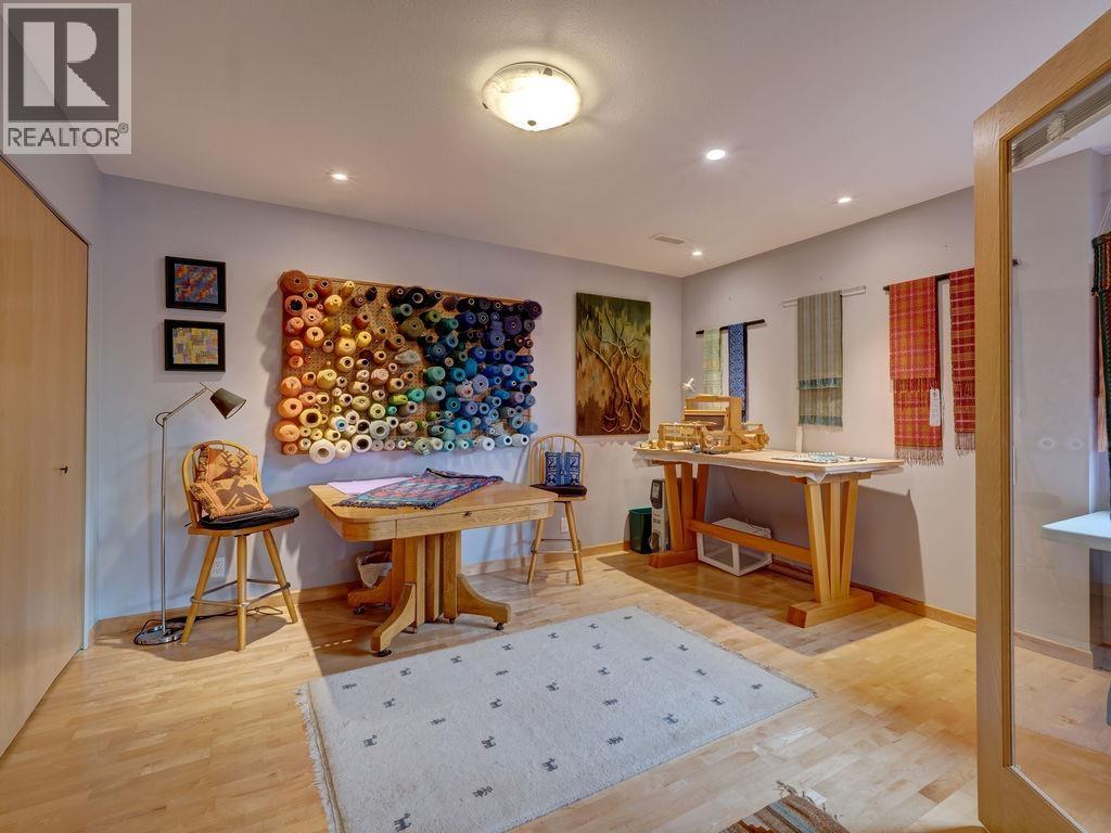806 OCEANMOUNT BOULEVARD, Gibsons