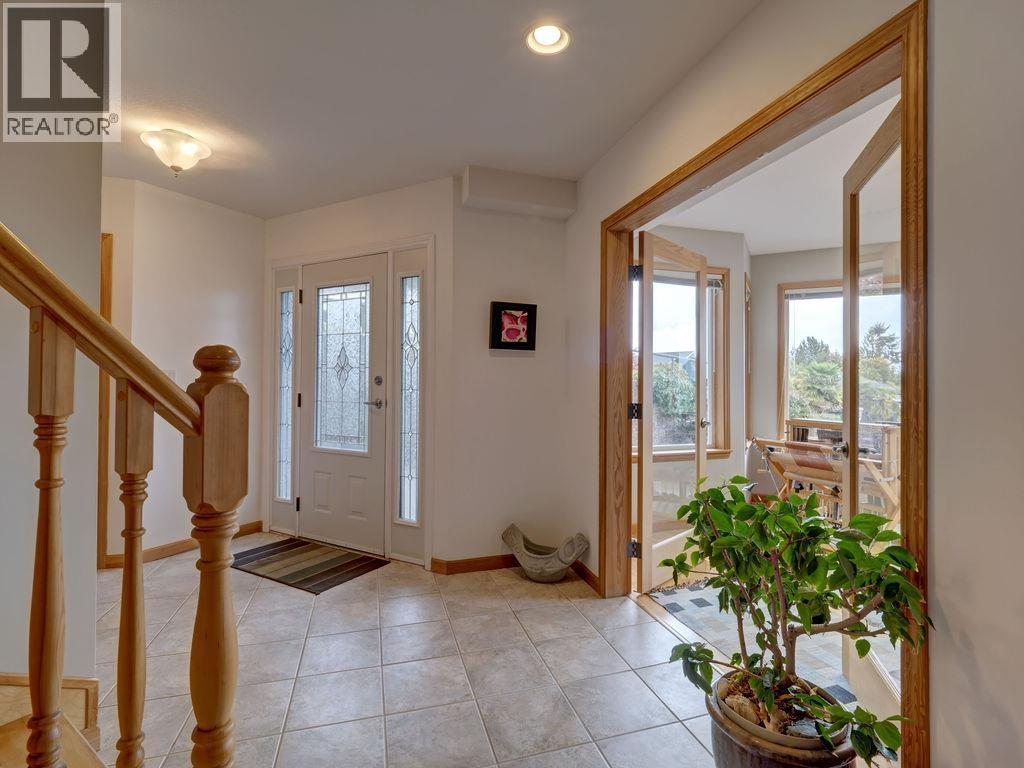 806 OCEANMOUNT BOULEVARD, Gibsons