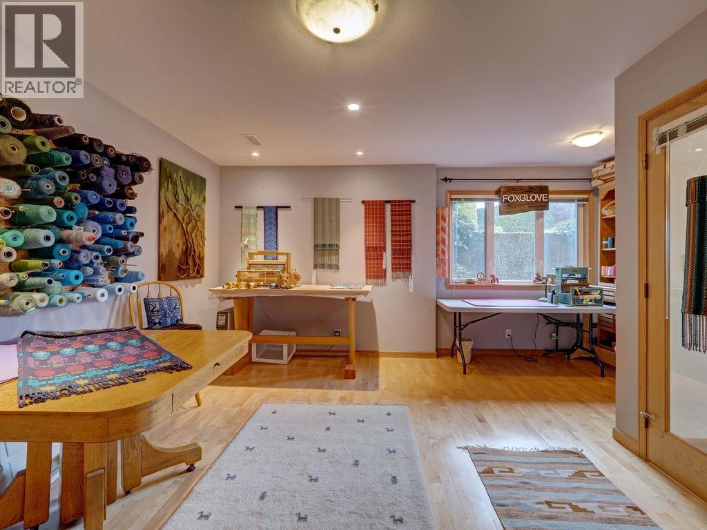 806 OCEANMOUNT BOULEVARD, Gibsons