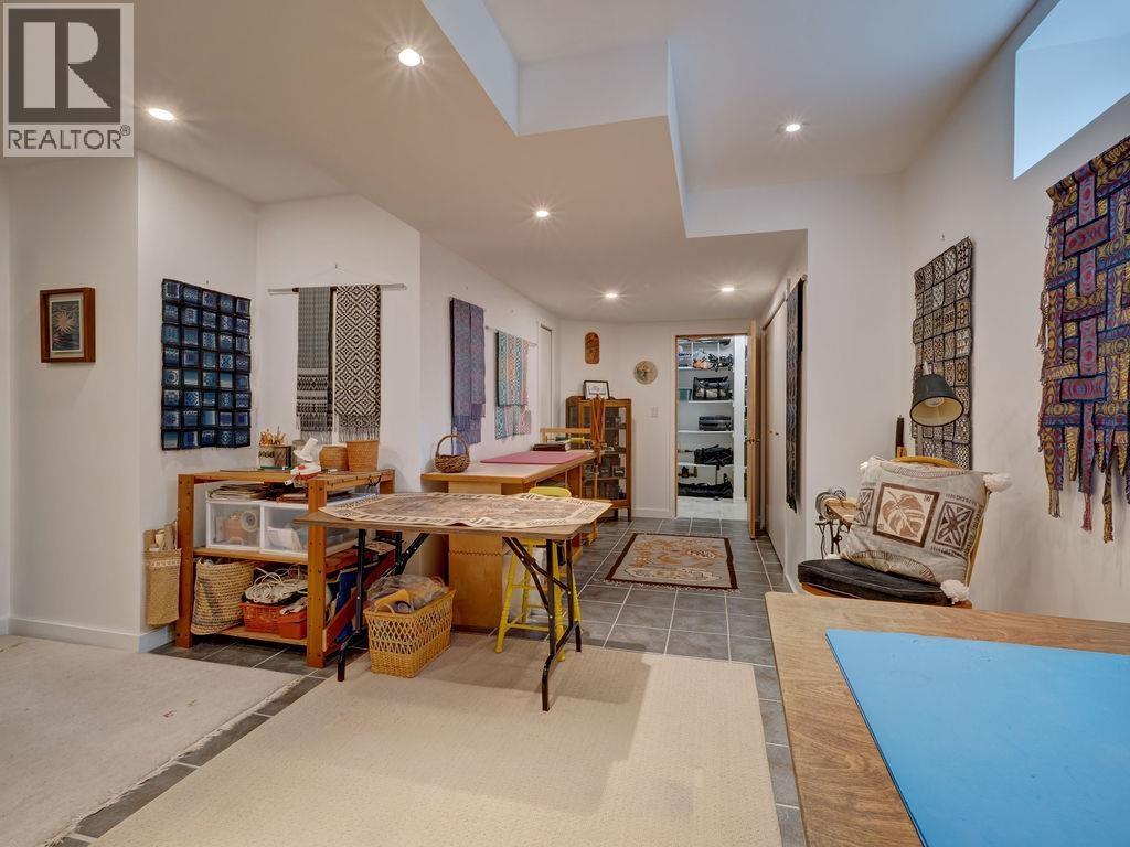 806 OCEANMOUNT BOULEVARD, Gibsons