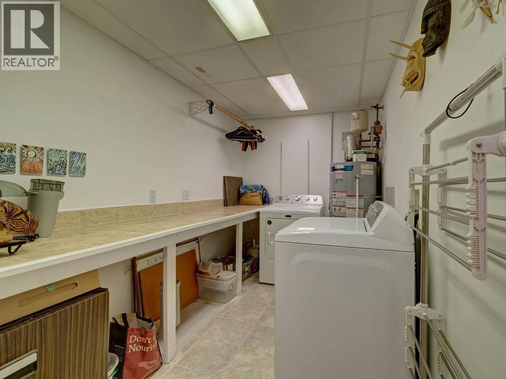 806 OCEANMOUNT BOULEVARD, Gibsons