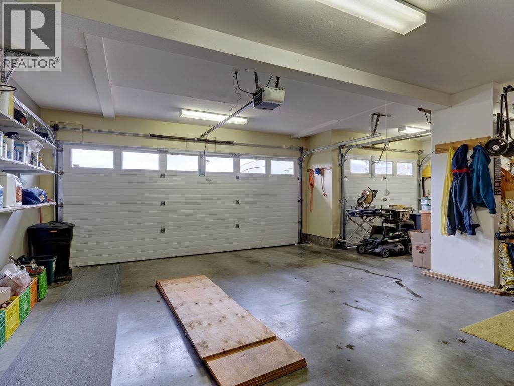 806 OCEANMOUNT BOULEVARD, Gibsons