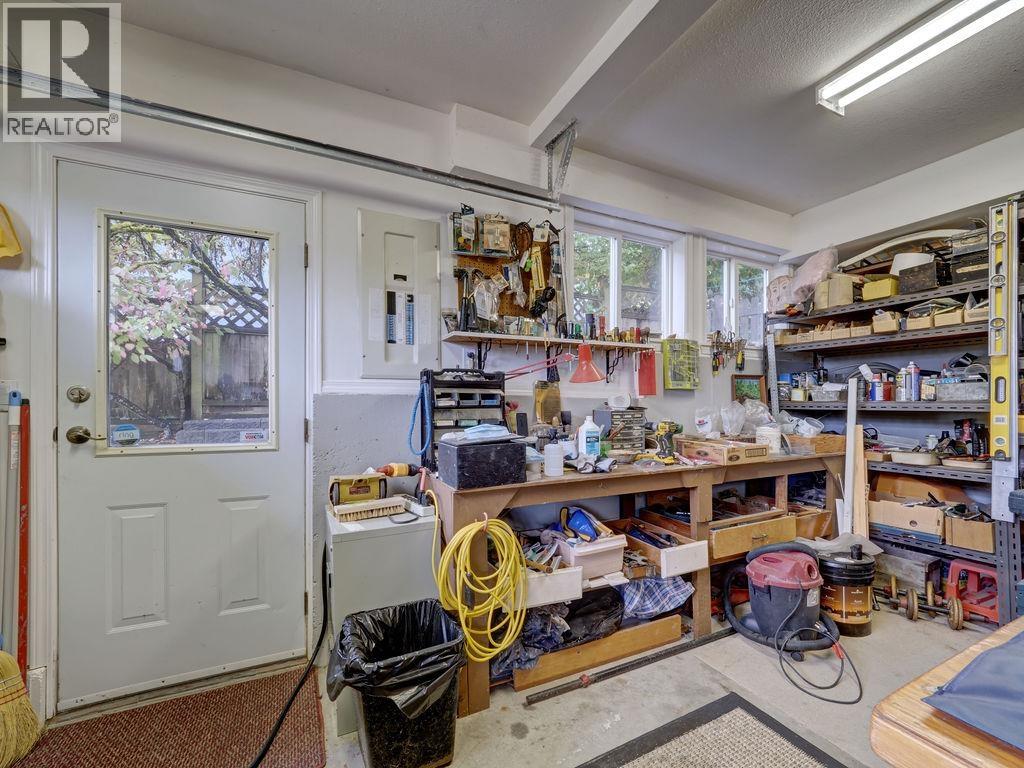 806 OCEANMOUNT BOULEVARD, Gibsons