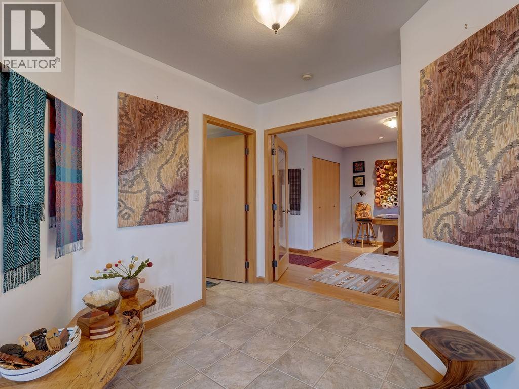 806 OCEANMOUNT BOULEVARD, Gibsons