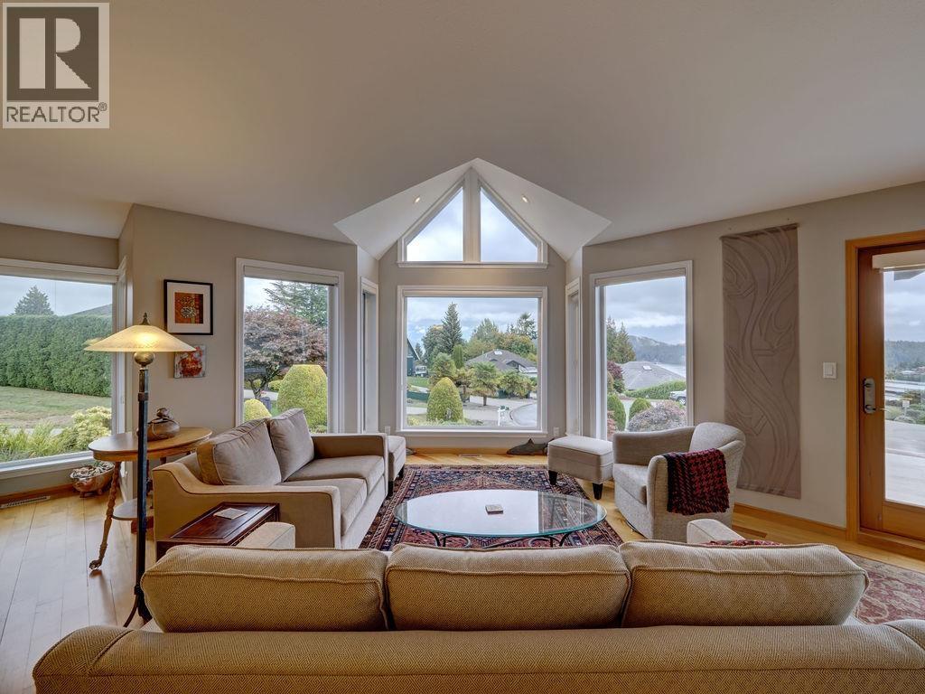 806 OCEANMOUNT BOULEVARD, Gibsons
