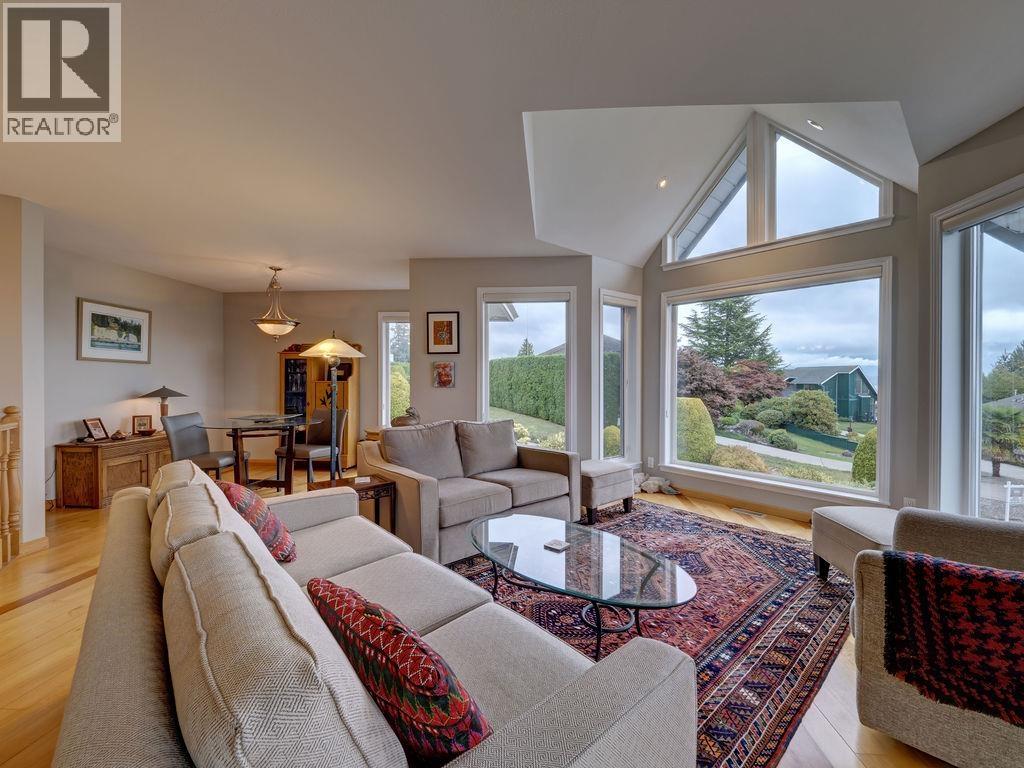 806 OCEANMOUNT BOULEVARD, Gibsons