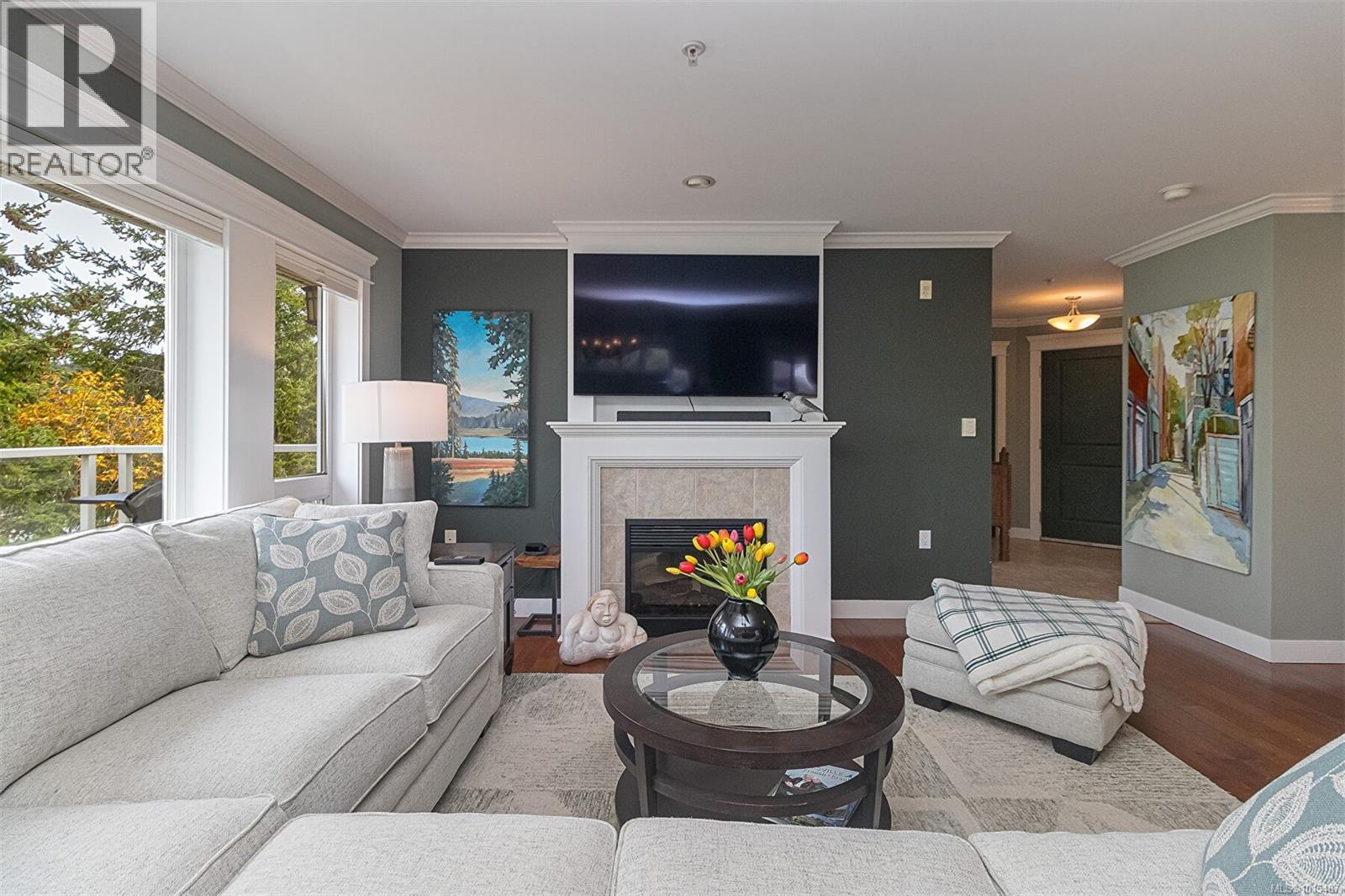 302 535 Heatherdale Lane, Saanich
