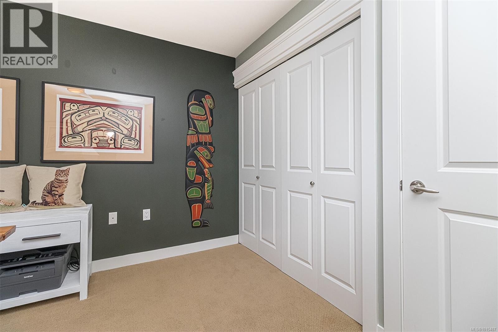 302 535 Heatherdale Lane, Saanich