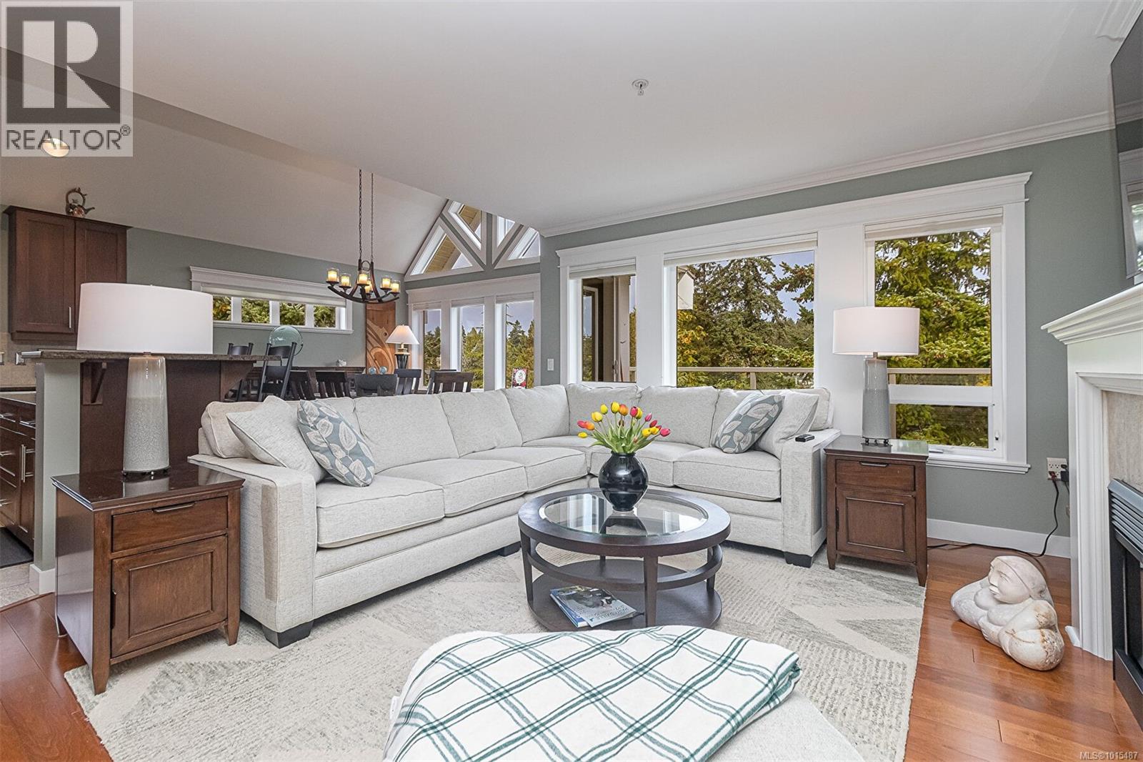302 535 Heatherdale Lane, Saanich