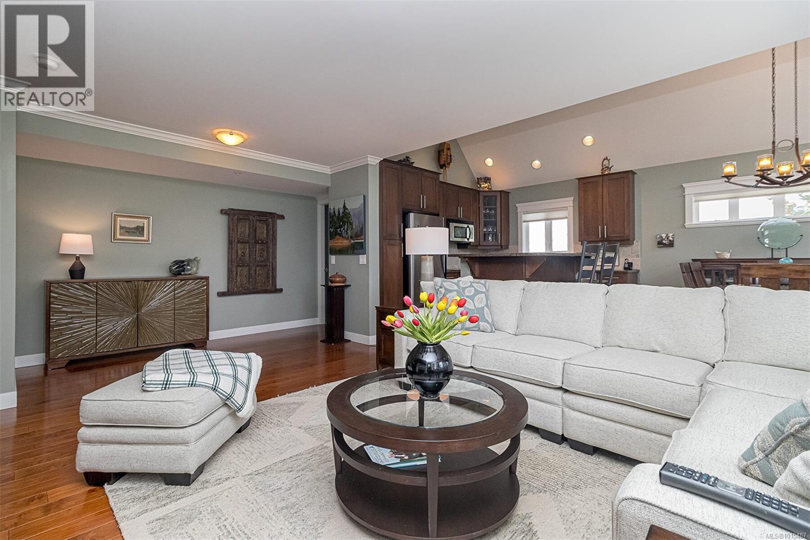 302 535 Heatherdale Lane, Saanich