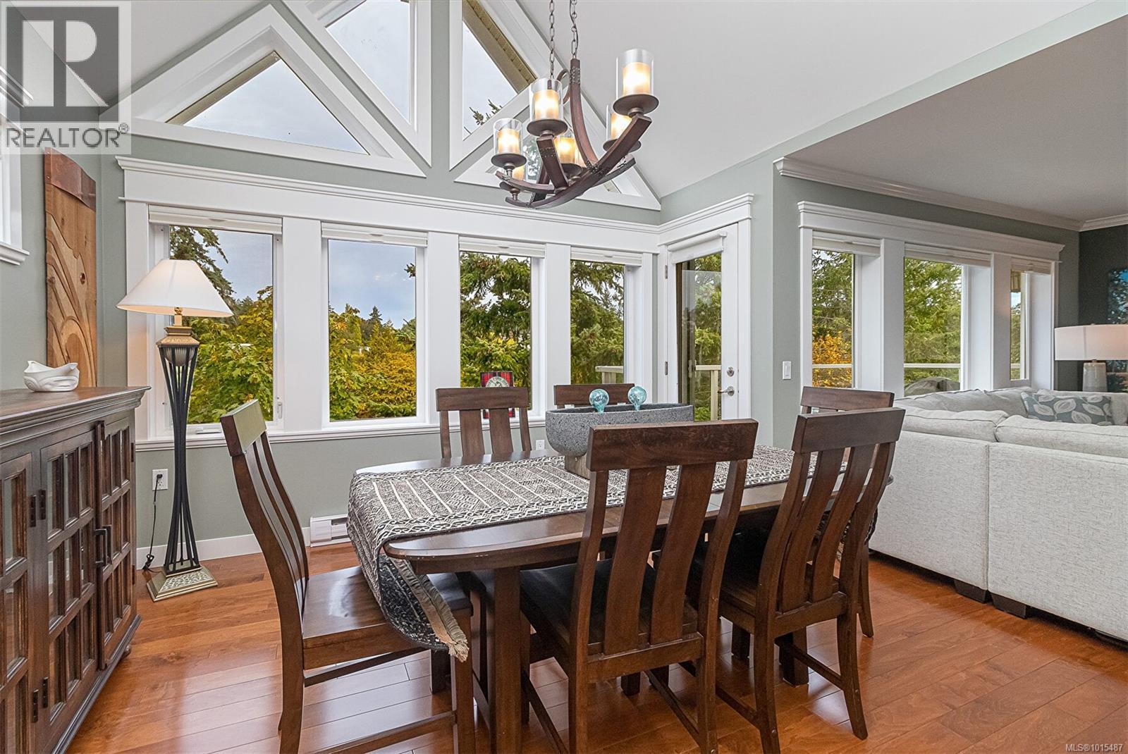 302 535 Heatherdale Lane, Saanich