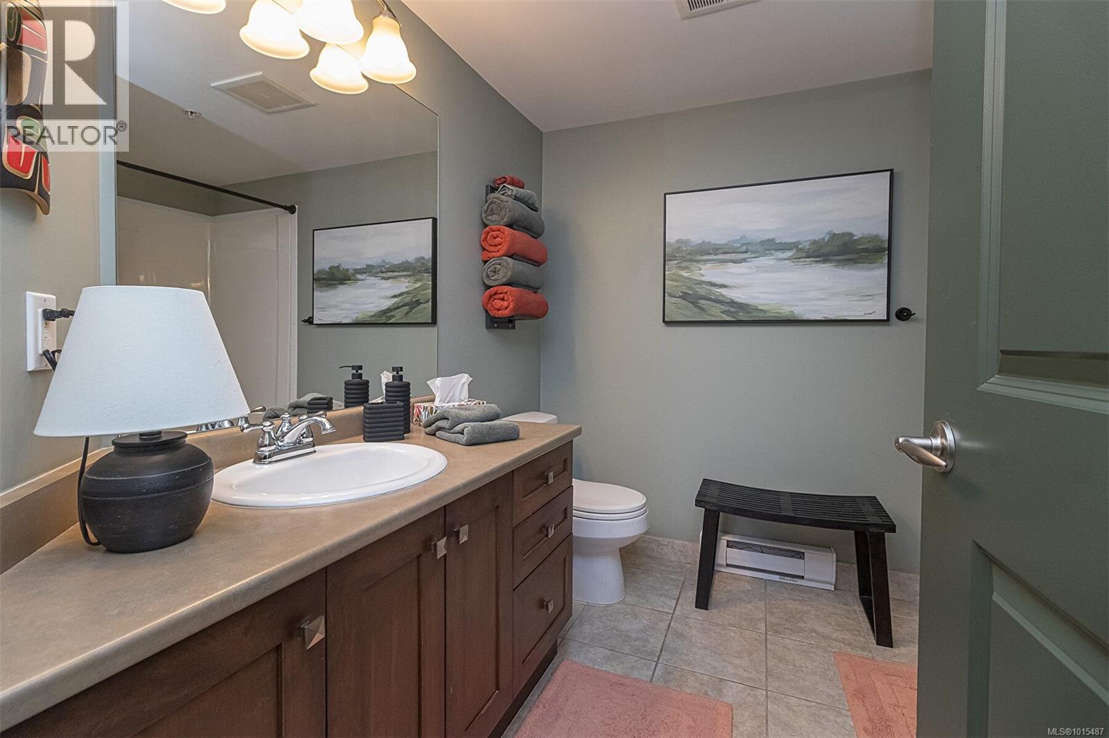 302 535 Heatherdale Lane, Saanich