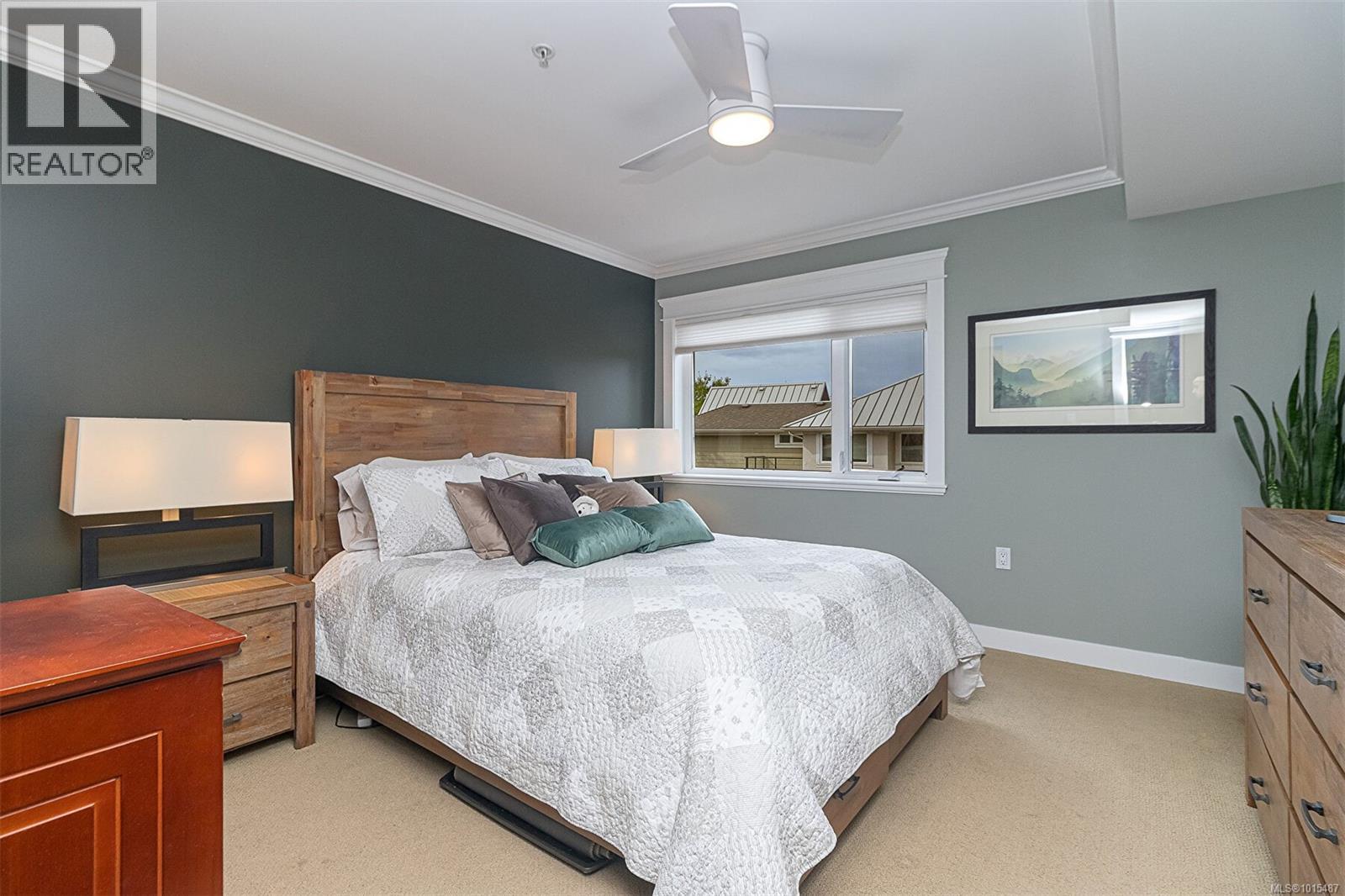 302 535 Heatherdale Lane, Saanich