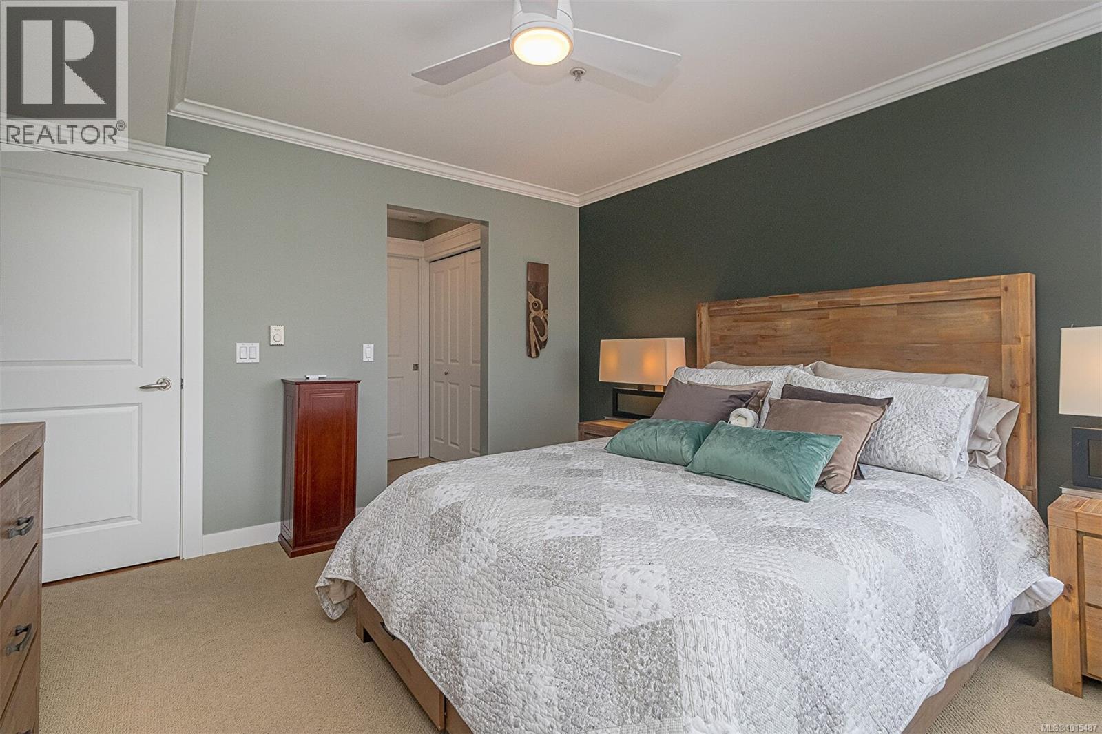 302 535 Heatherdale Lane, Saanich