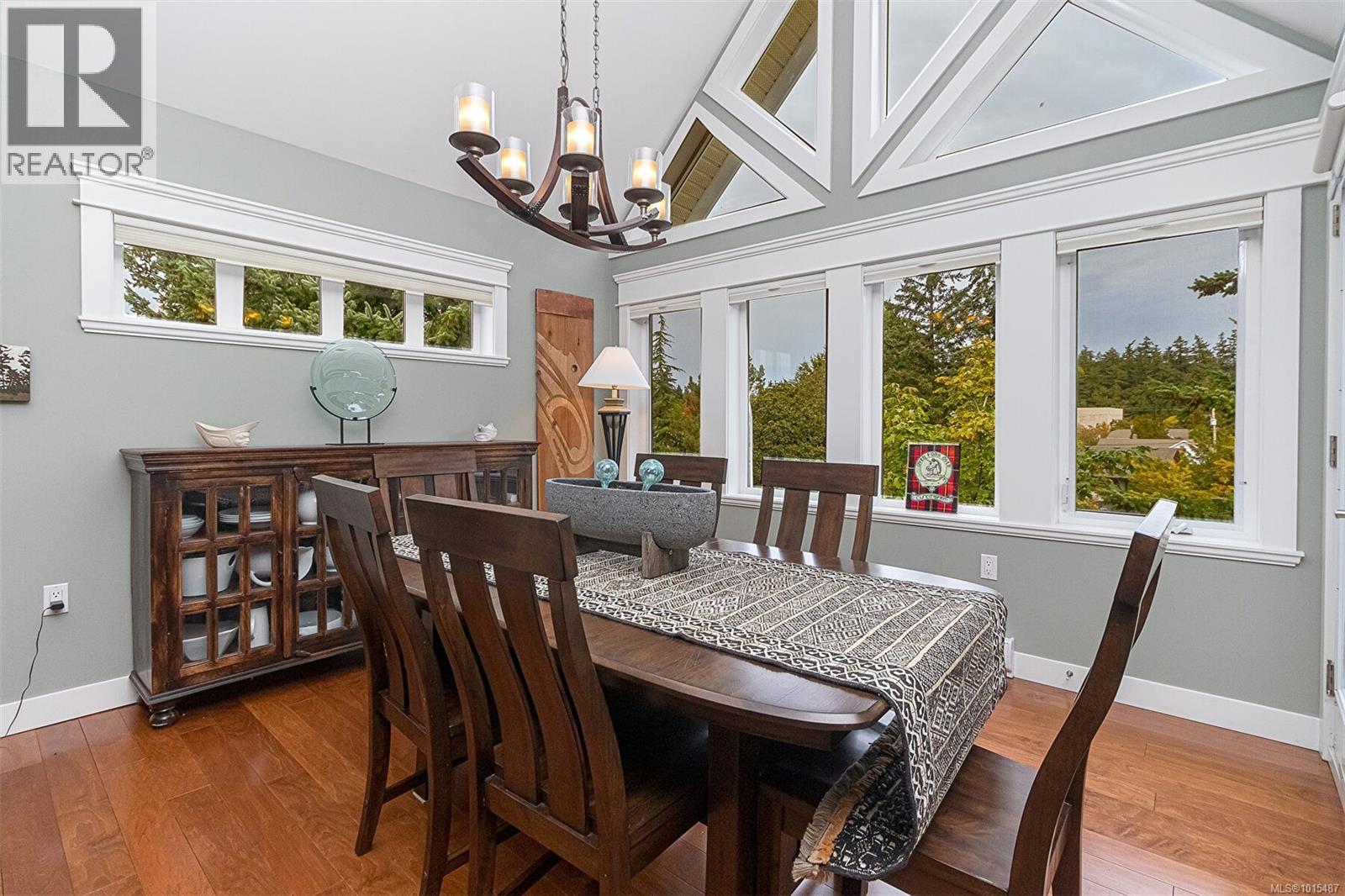 302 535 Heatherdale Lane, Saanich
