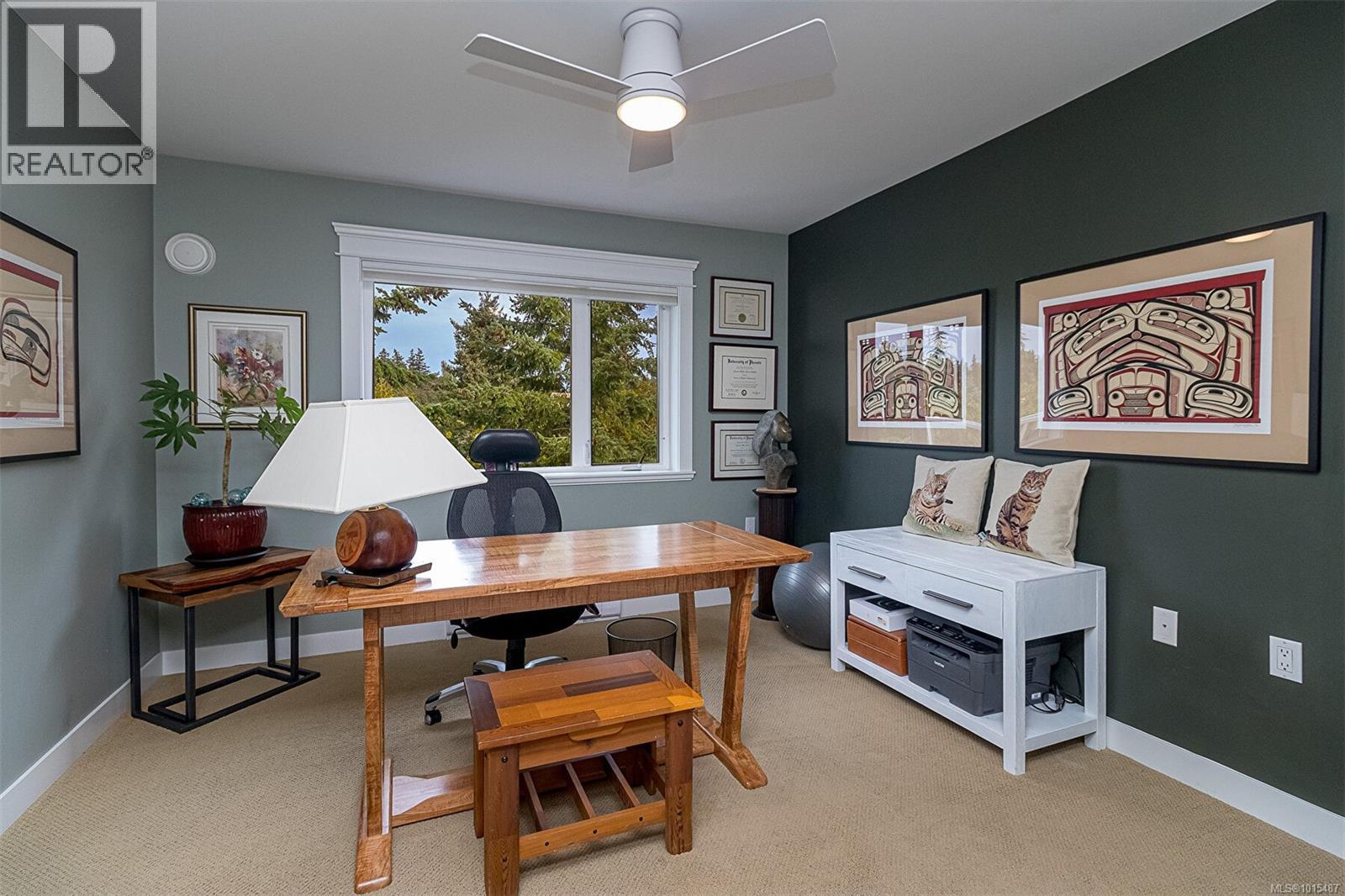 302 535 Heatherdale Lane, Saanich