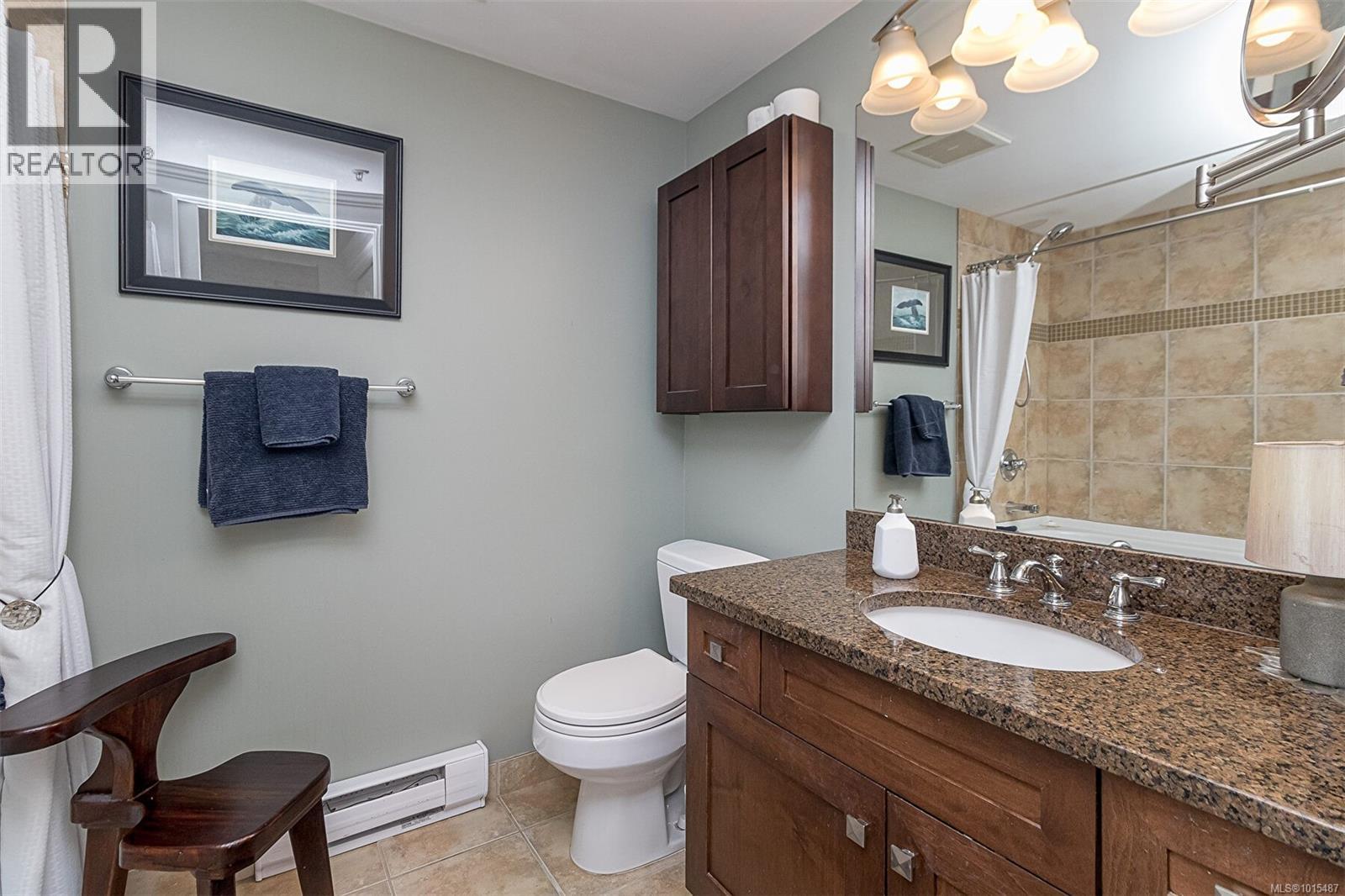 302 535 Heatherdale Lane, Saanich