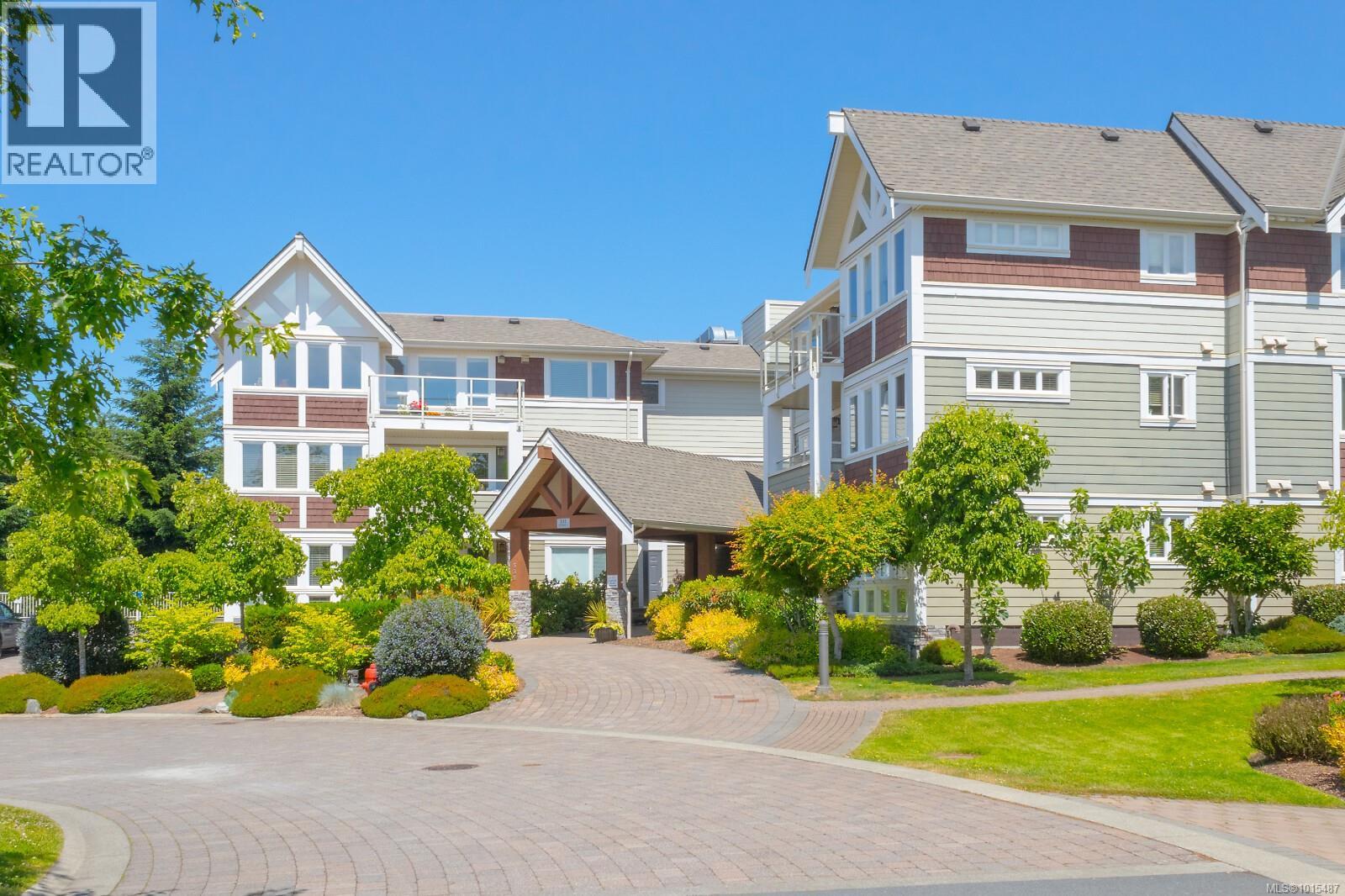 302 535 Heatherdale Lane, Saanich
