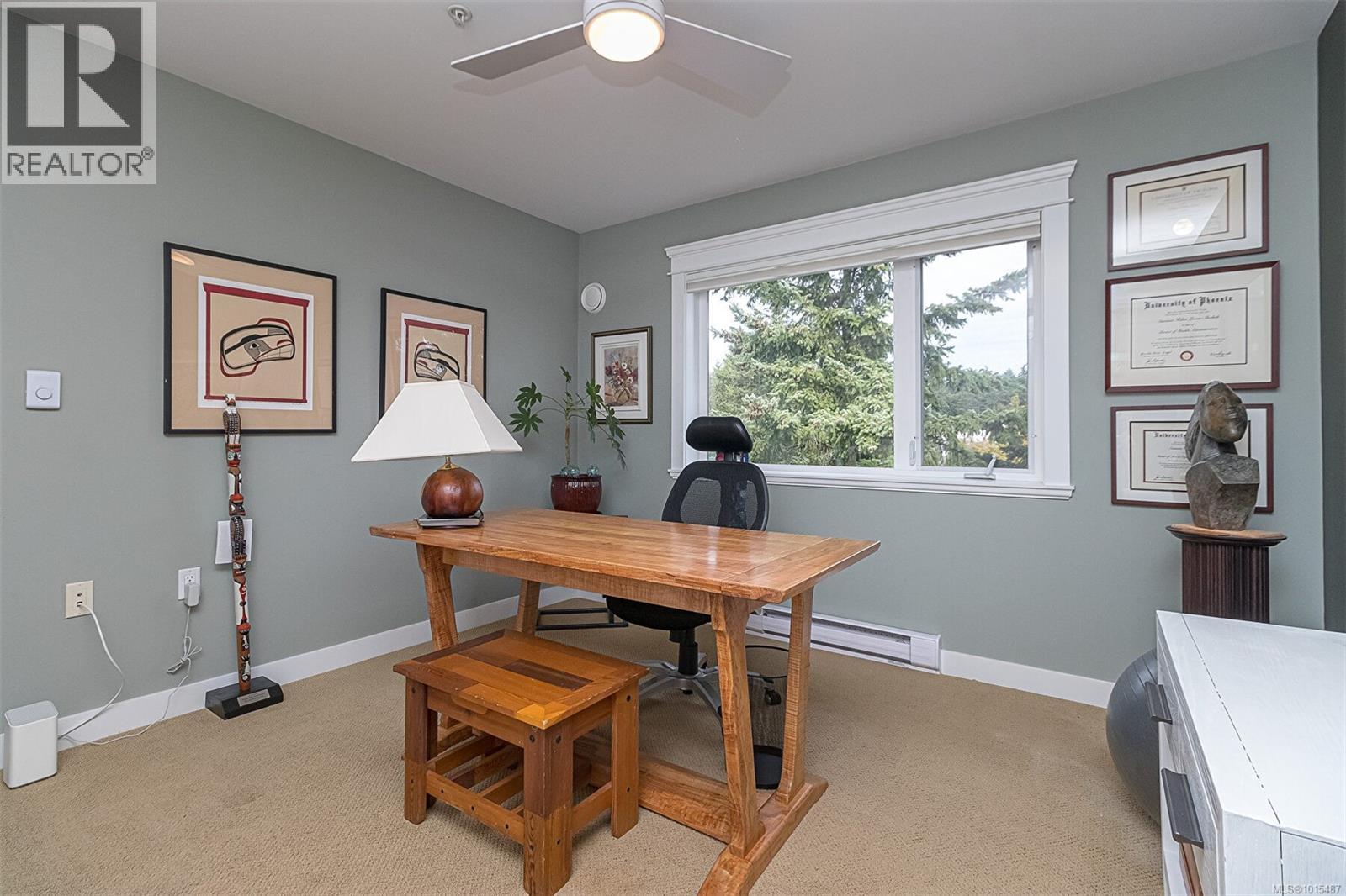 302 535 Heatherdale Lane, Saanich