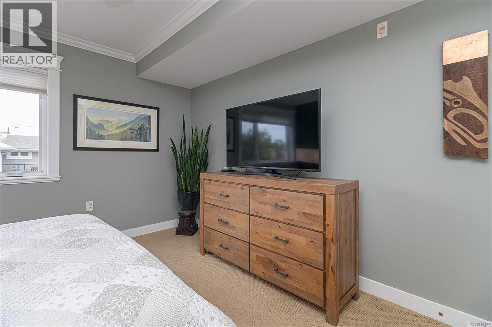 302 535 Heatherdale Lane, Saanich