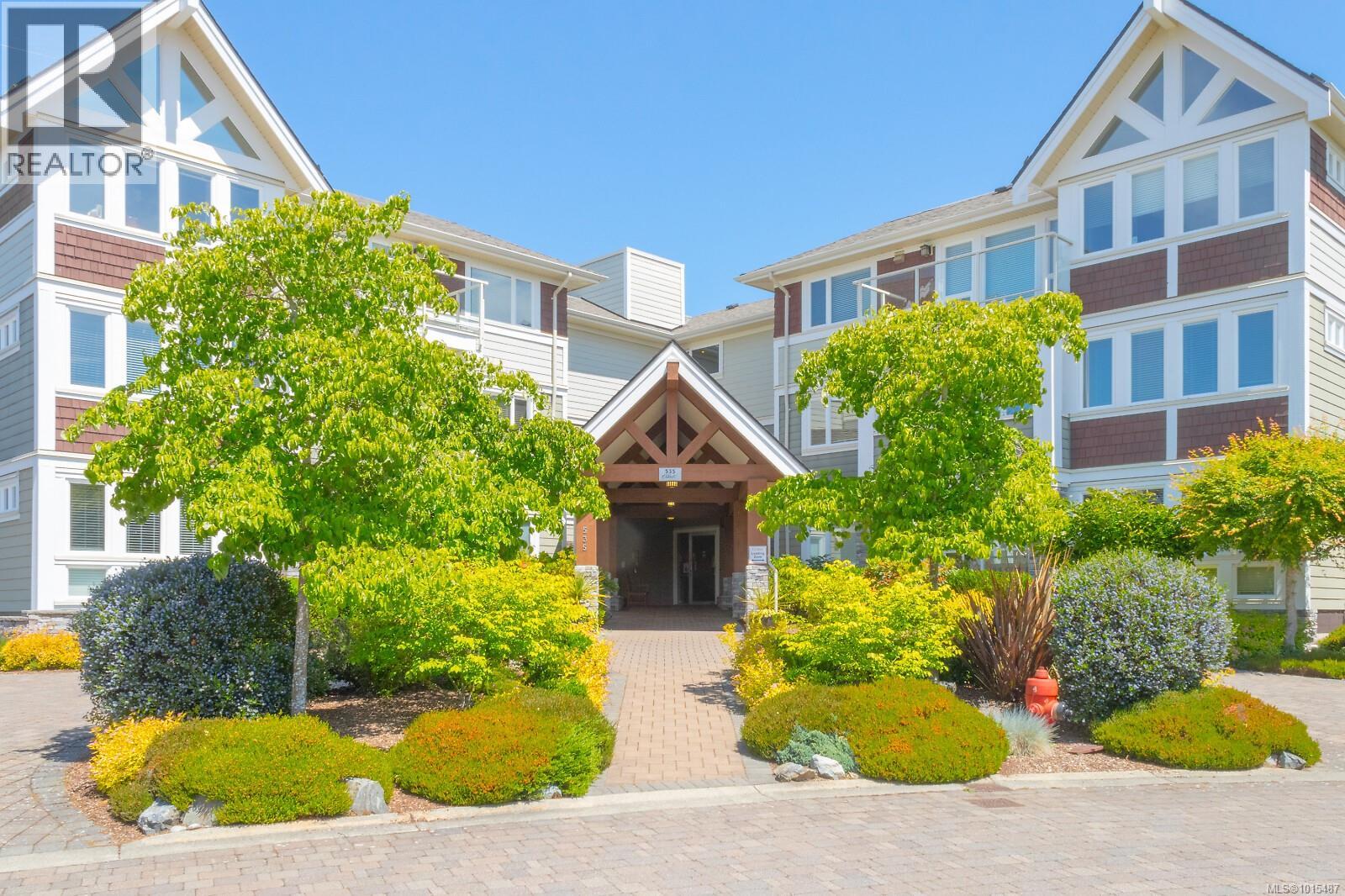 302 535 Heatherdale Lane, Saanich