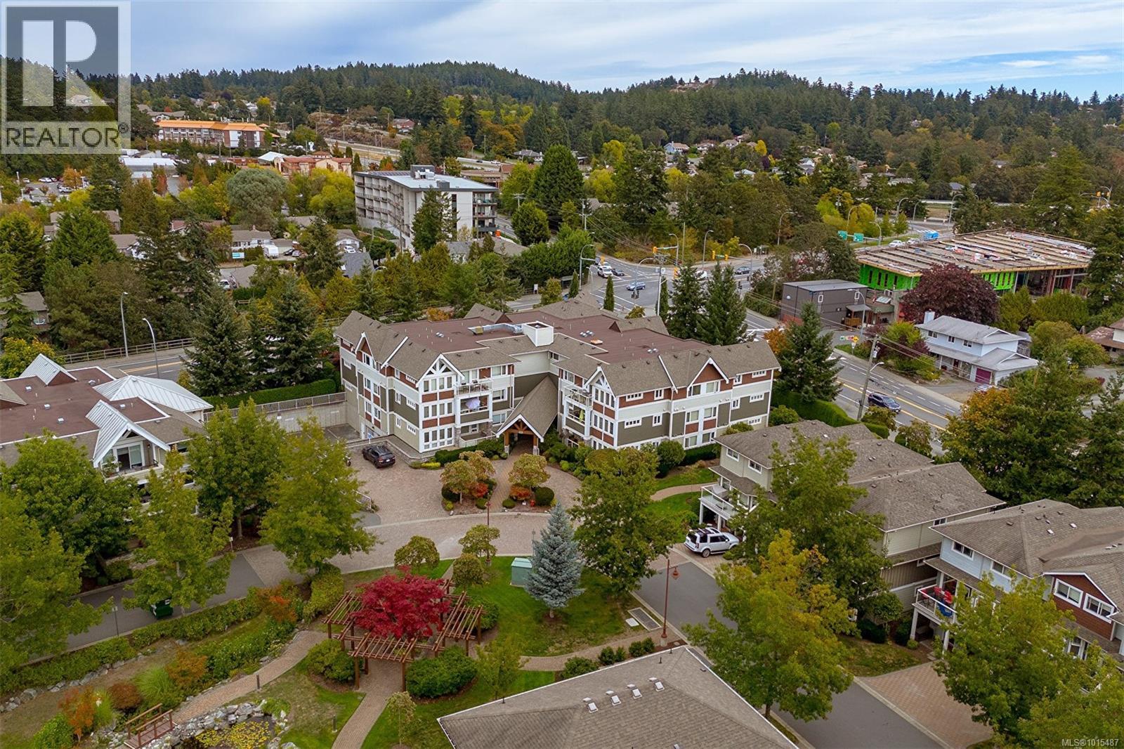 302 535 Heatherdale Lane, Saanich