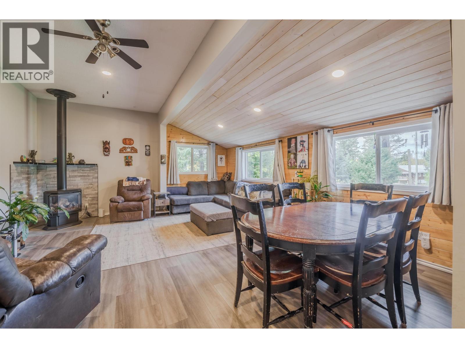 6395 YOUNG ROAD, Horse Lake