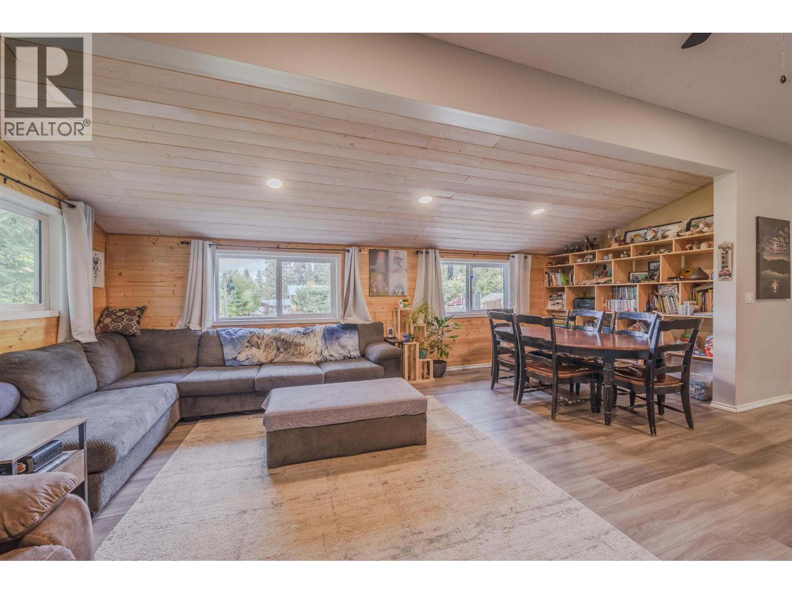 6395 YOUNG ROAD, Horse Lake