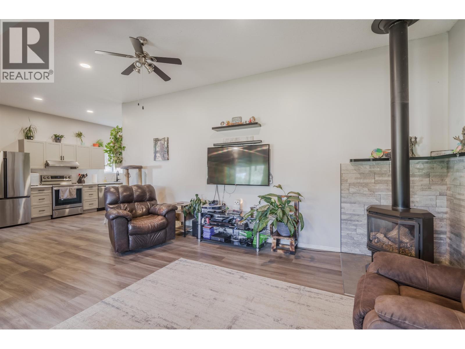 6395 YOUNG ROAD, Horse Lake