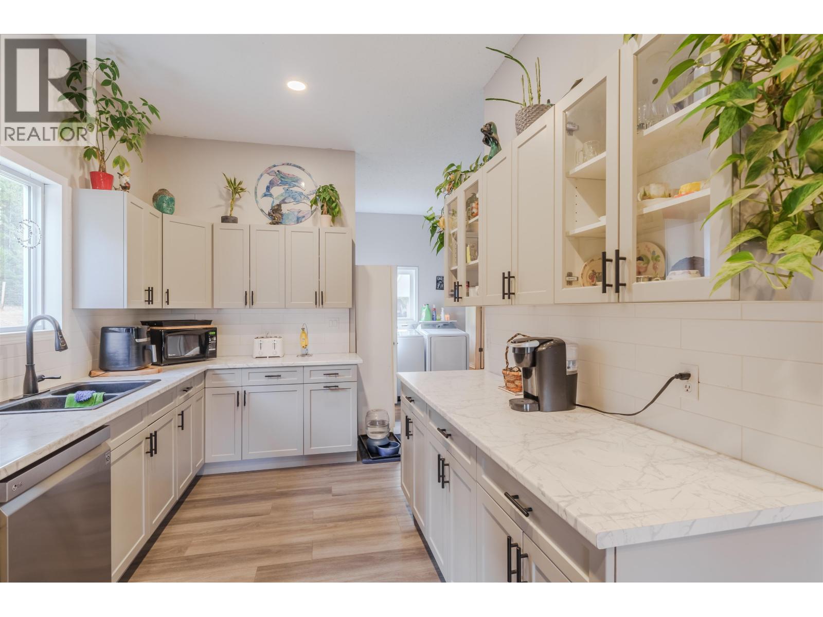 6395 YOUNG ROAD, Horse Lake