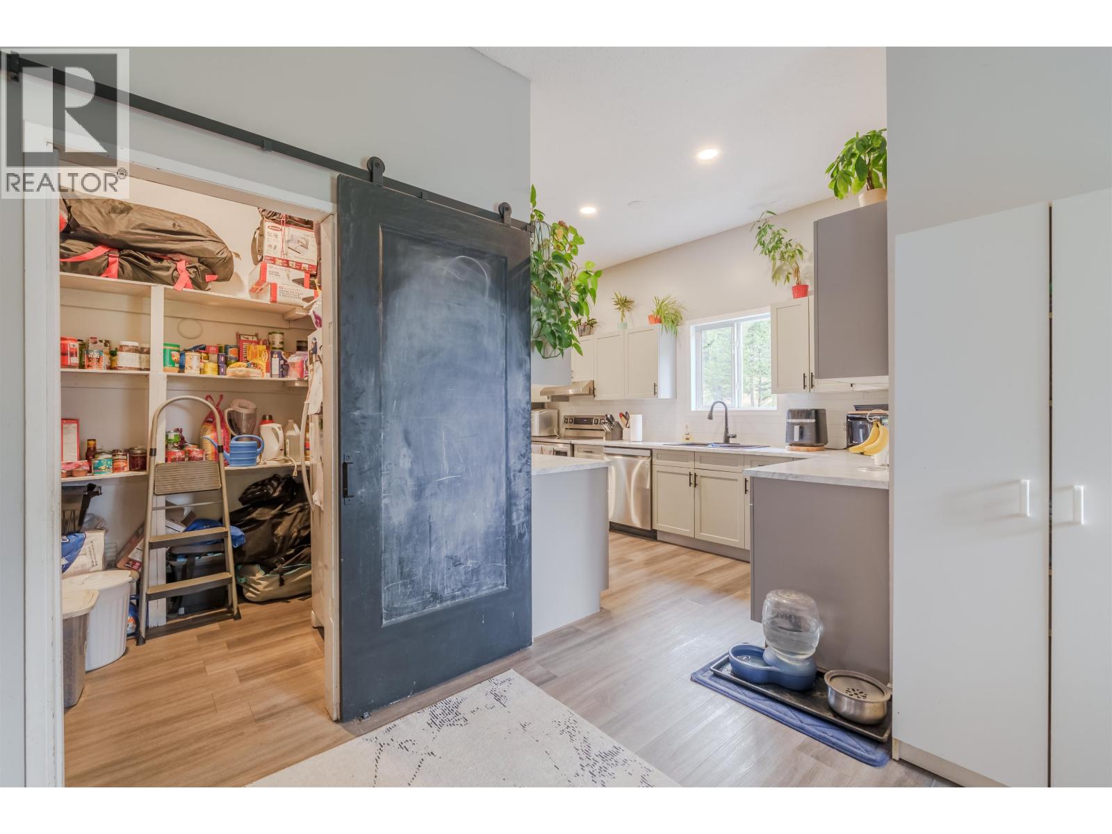 6395 YOUNG ROAD, Horse Lake