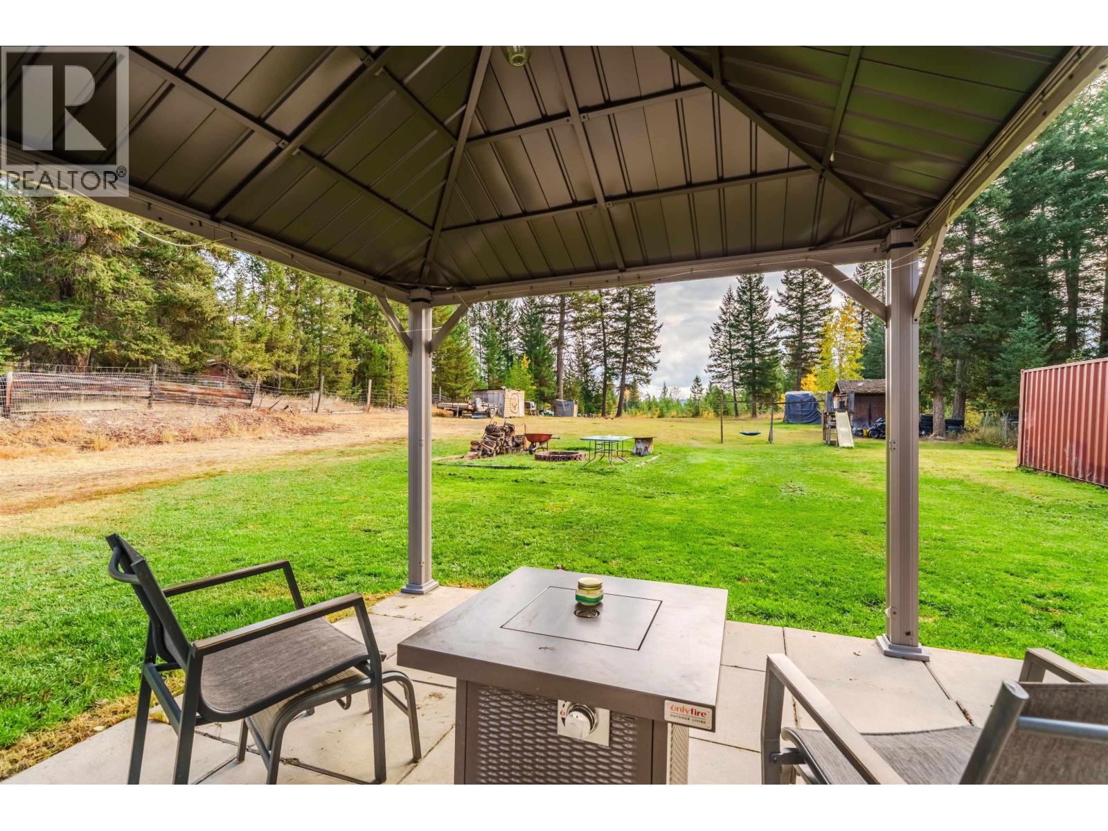 6395 YOUNG ROAD, Horse Lake