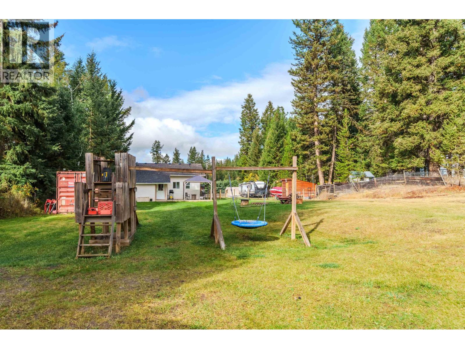 6395 YOUNG ROAD, Horse Lake