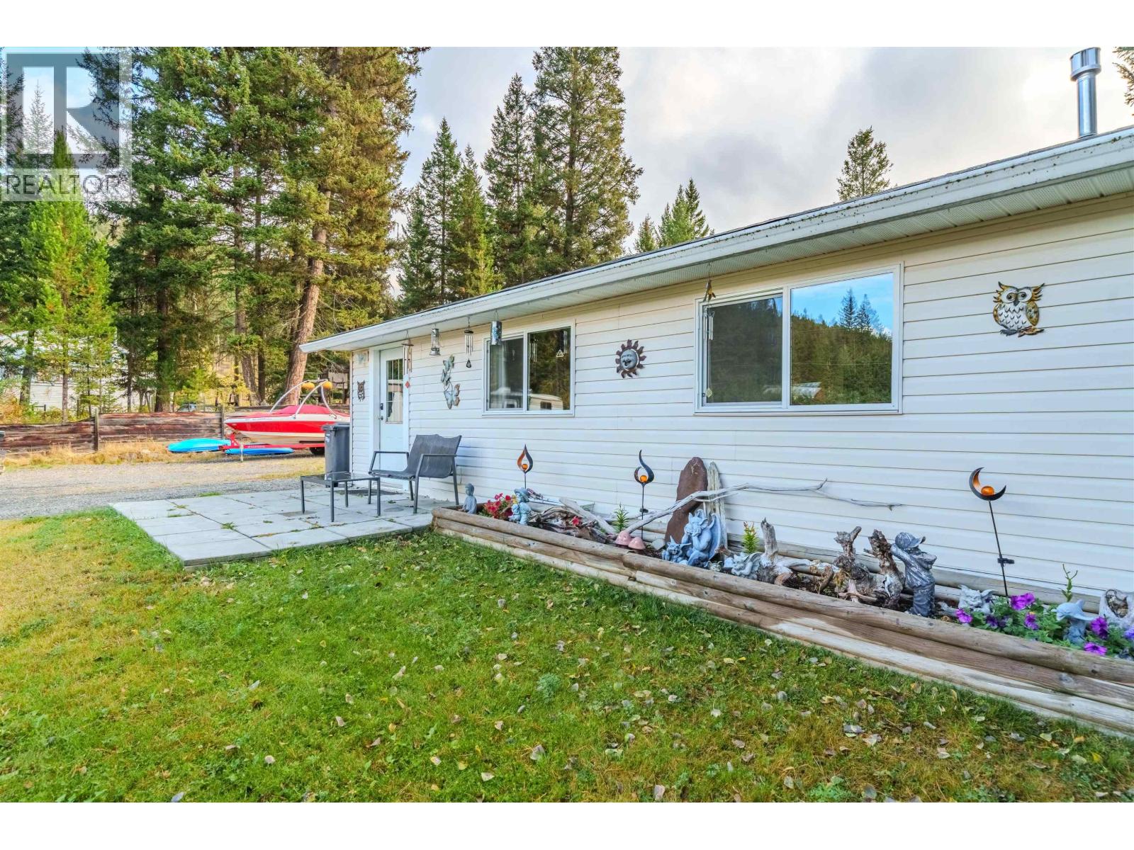 6395 YOUNG ROAD, Horse Lake