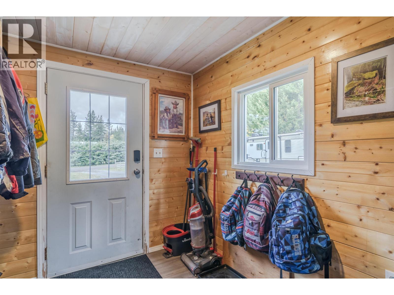 6395 YOUNG ROAD, Horse Lake