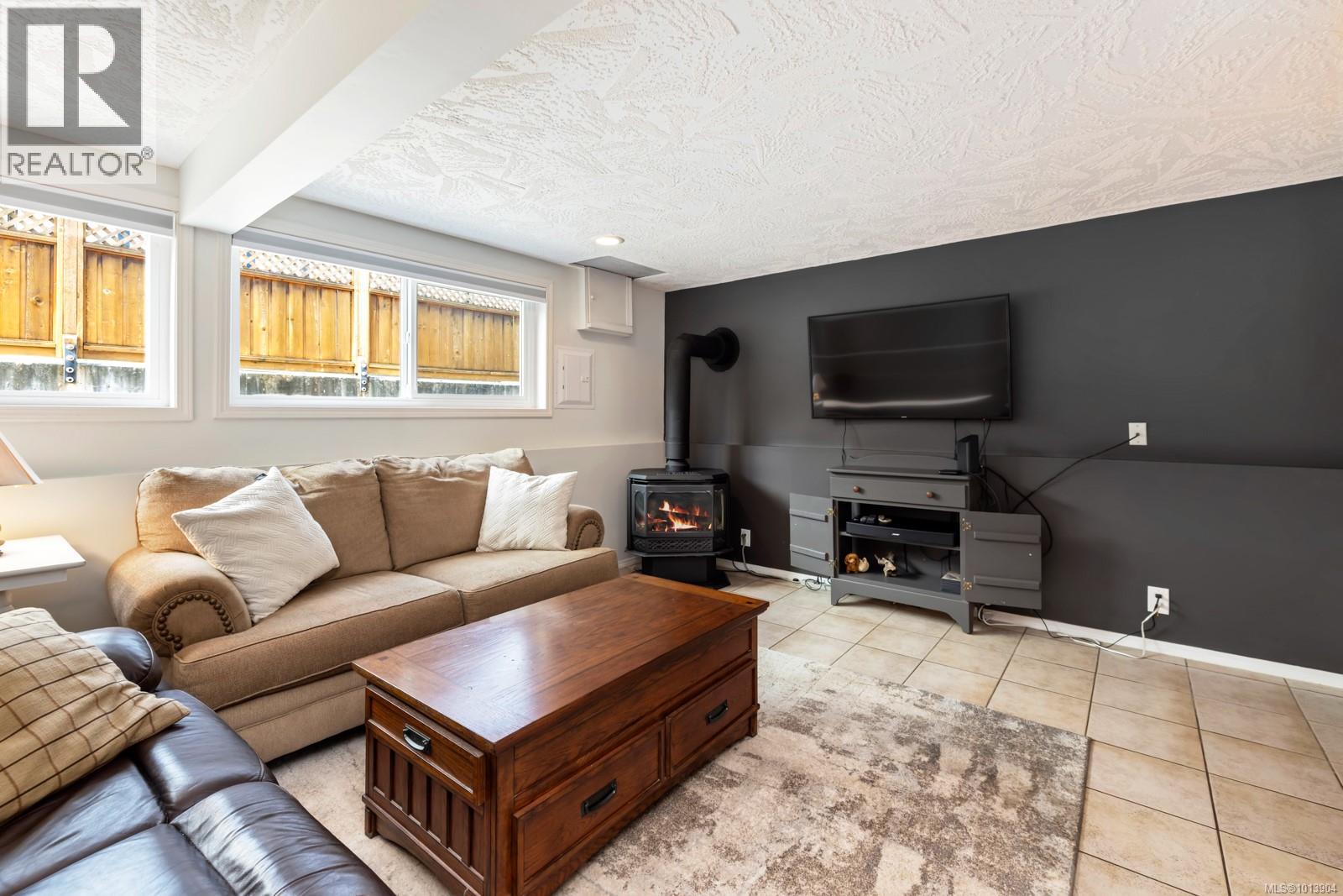 3128 Maxwell St, Chemainus