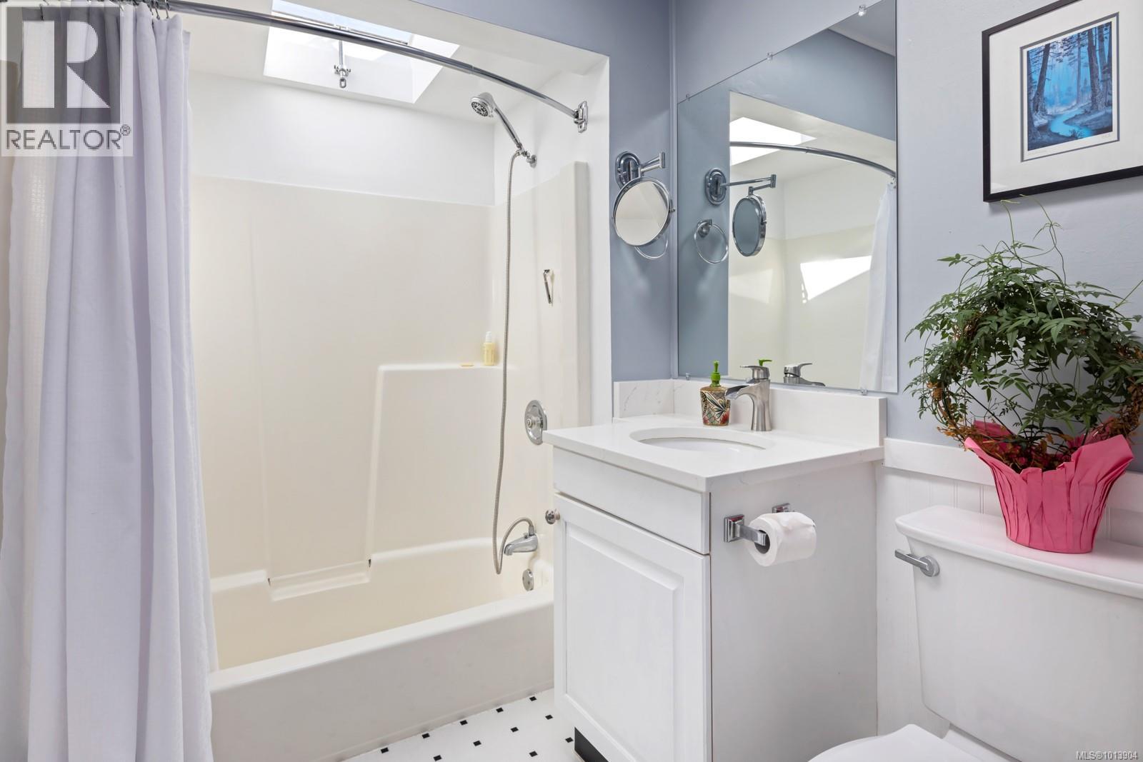 3128 Maxwell St, Chemainus