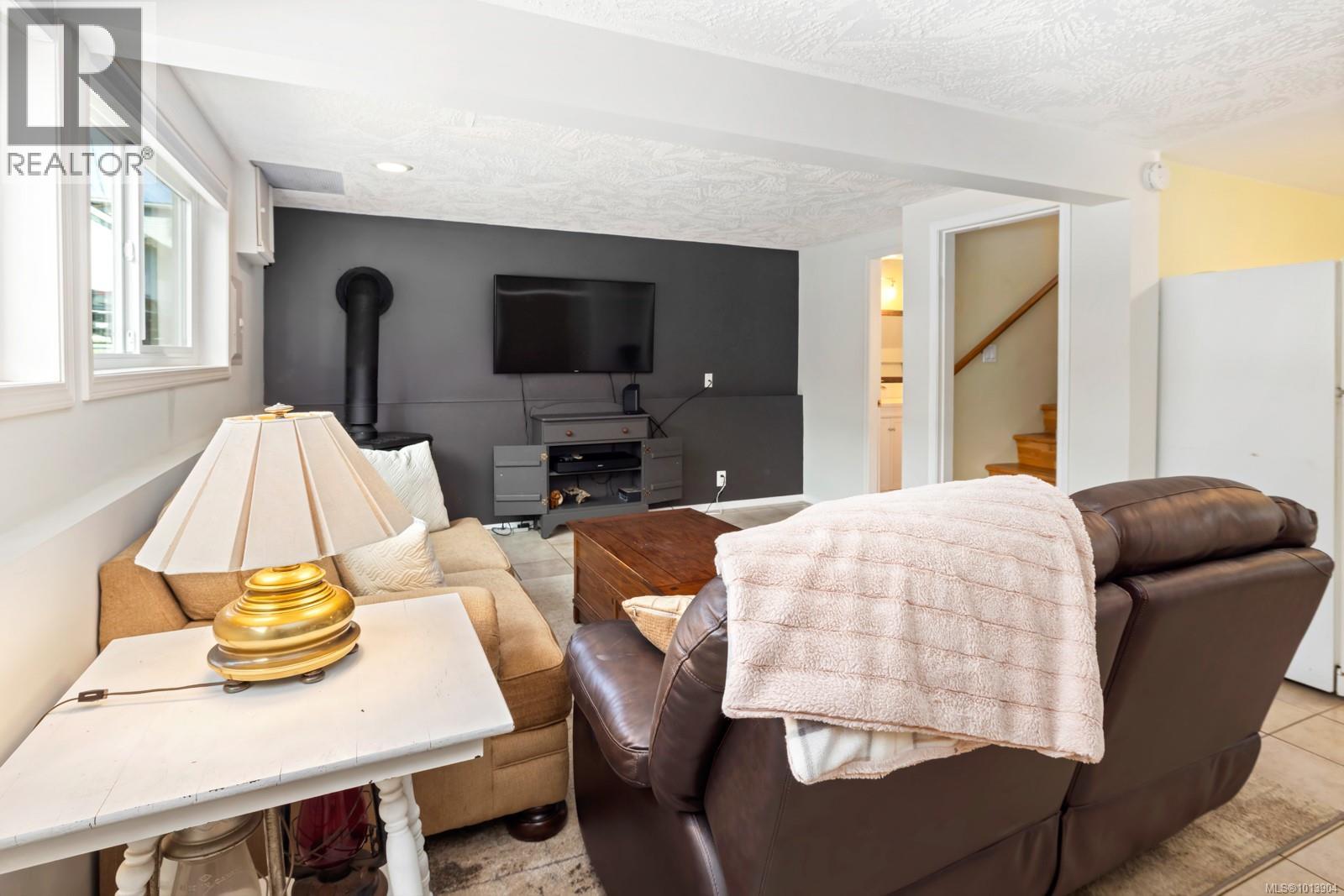 3128 Maxwell St, Chemainus