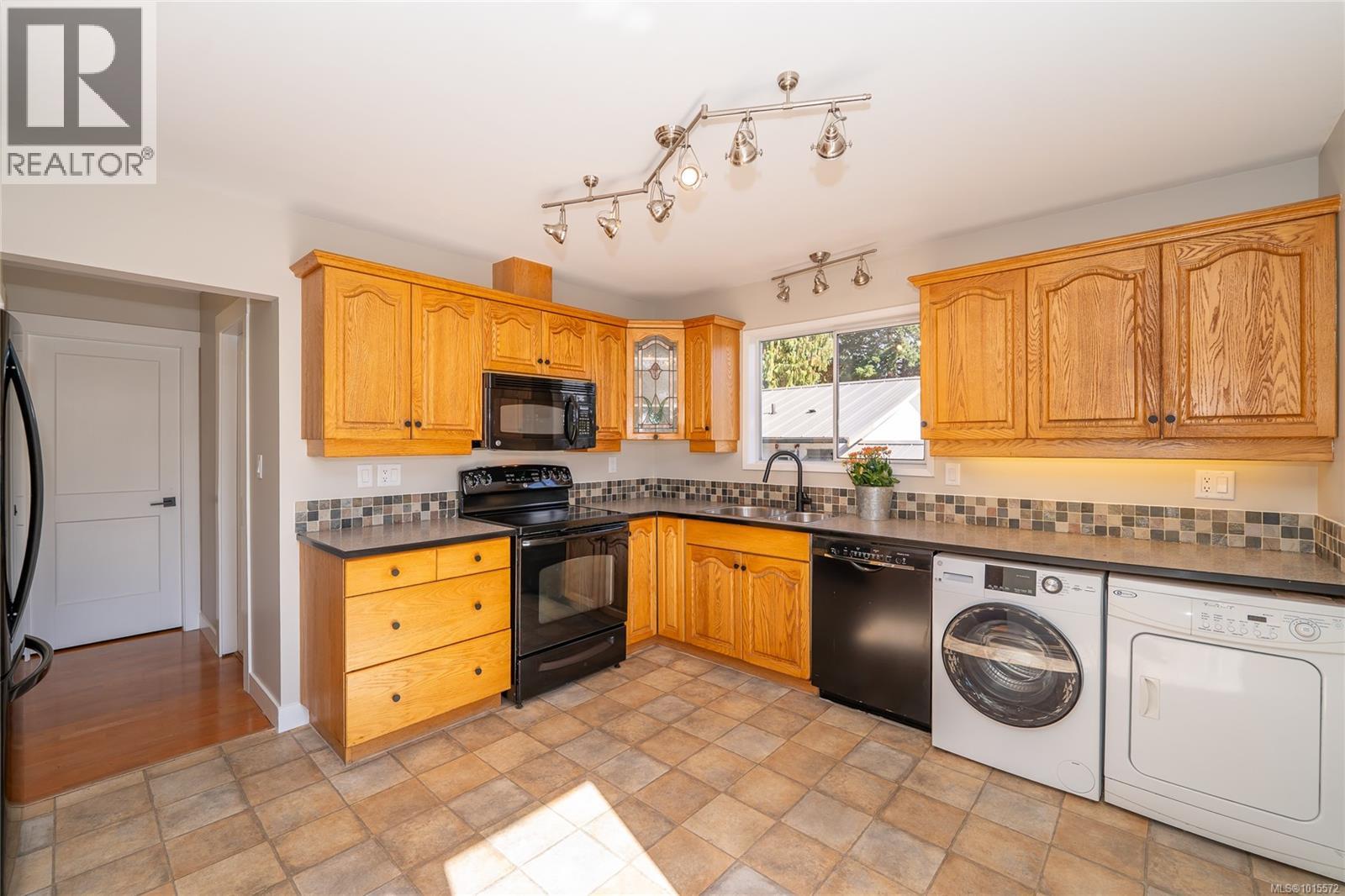 3062 Shoreview Dr, Langford