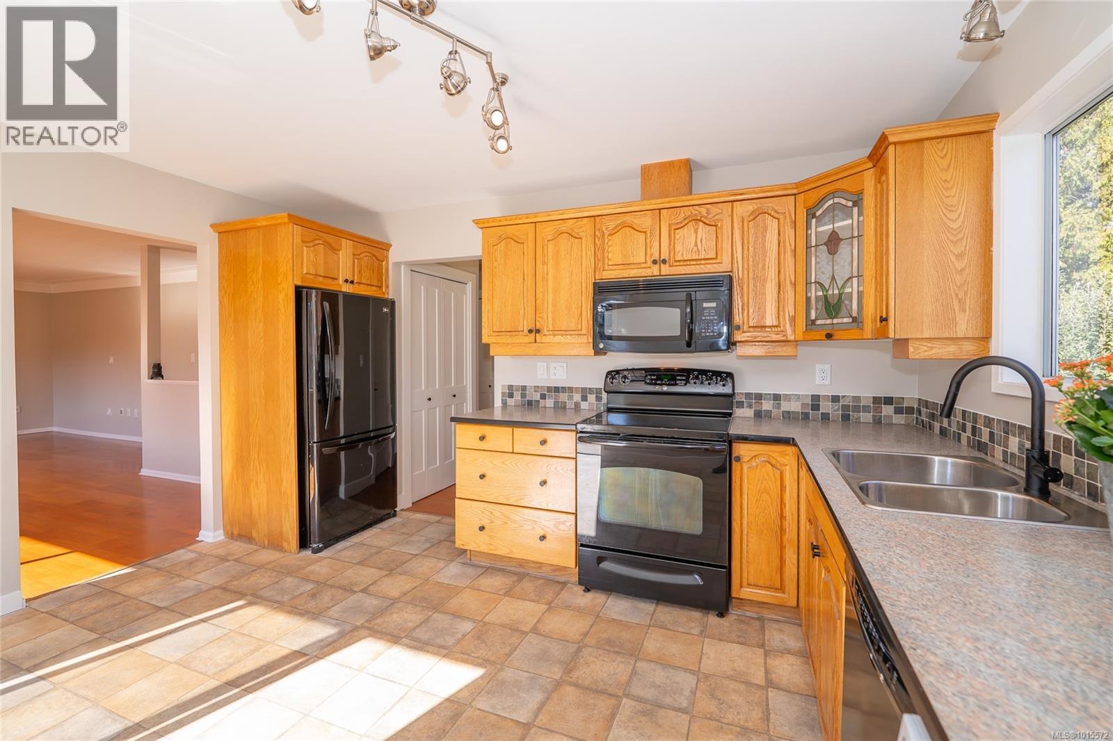 3062 Shoreview Dr, Langford