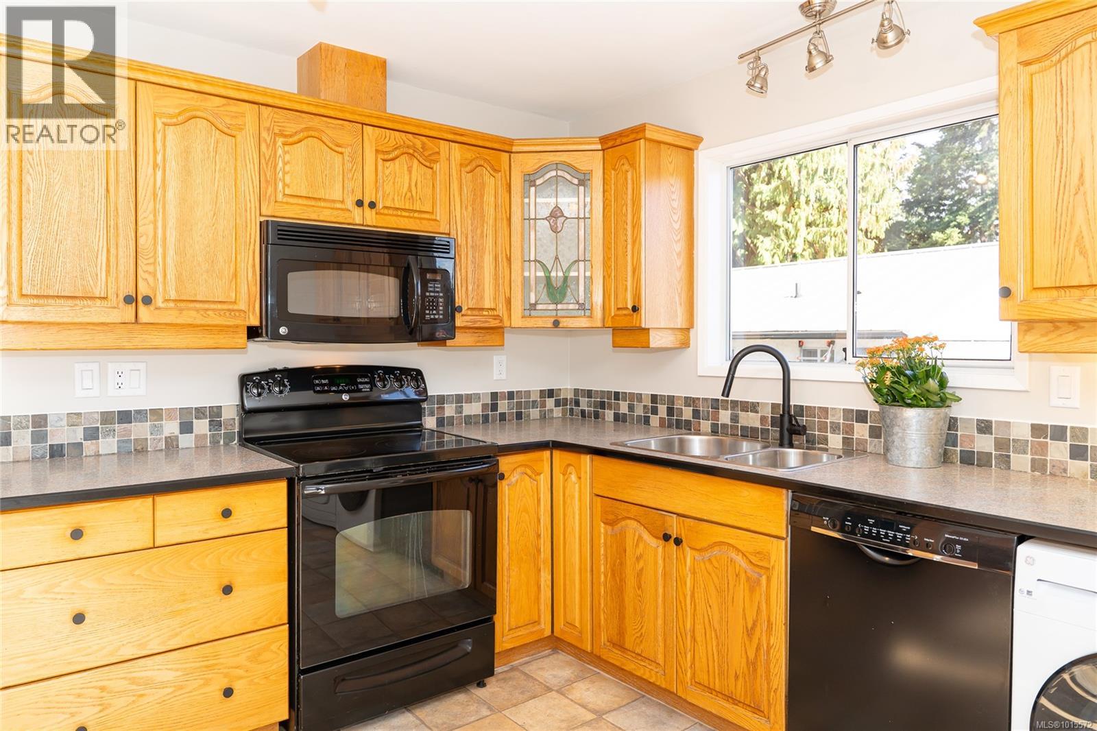 3062 Shoreview Dr, Langford
