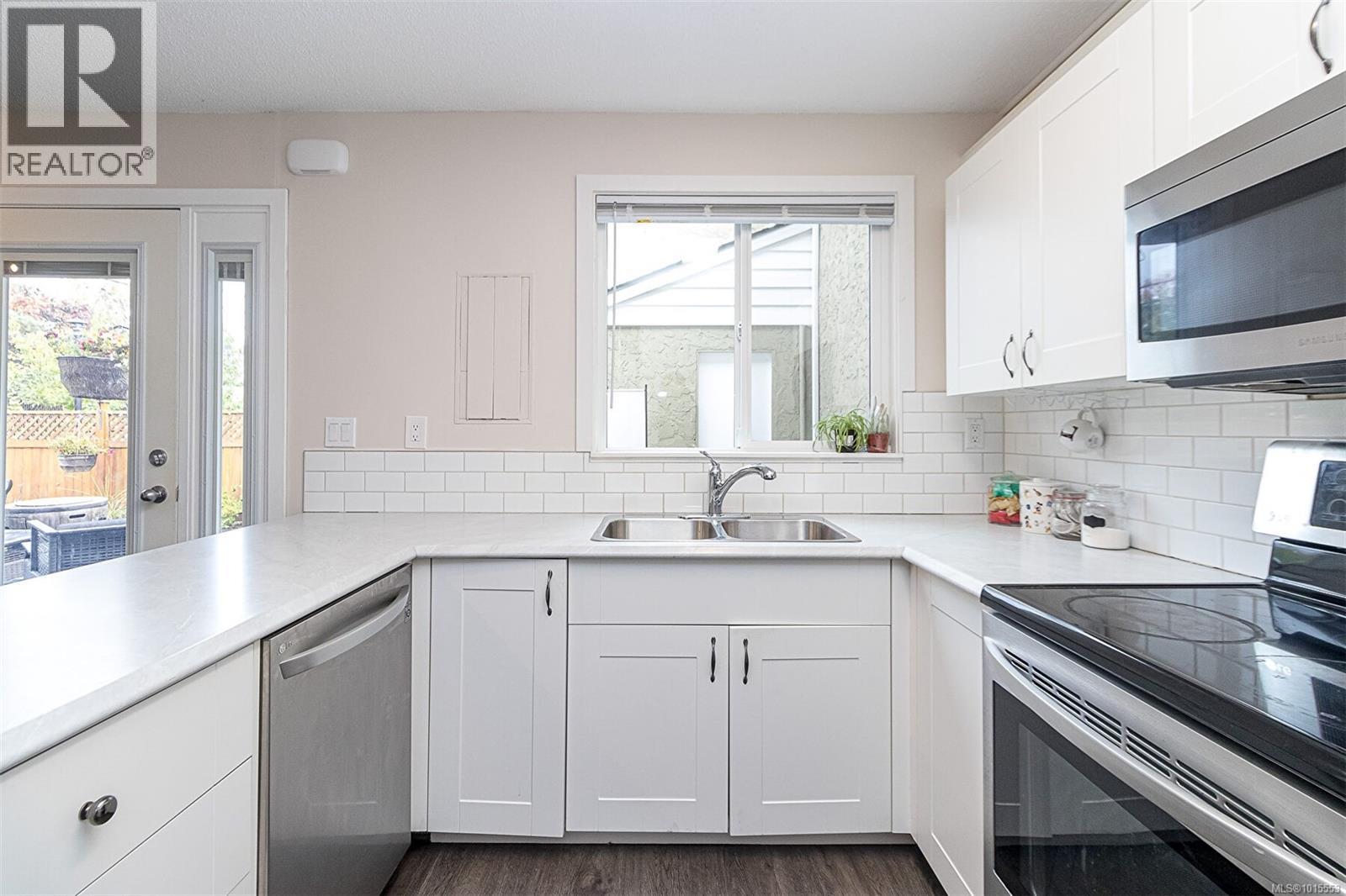 32 10070 Fifth St, Sidney